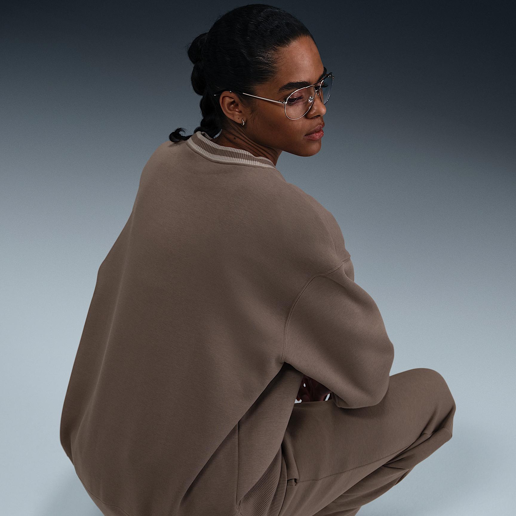 Womens Nike Sportswear Phoenix Fleece Oversized Graphic Crew-Neck Sweatshirt | HJ0949-233 Product Image