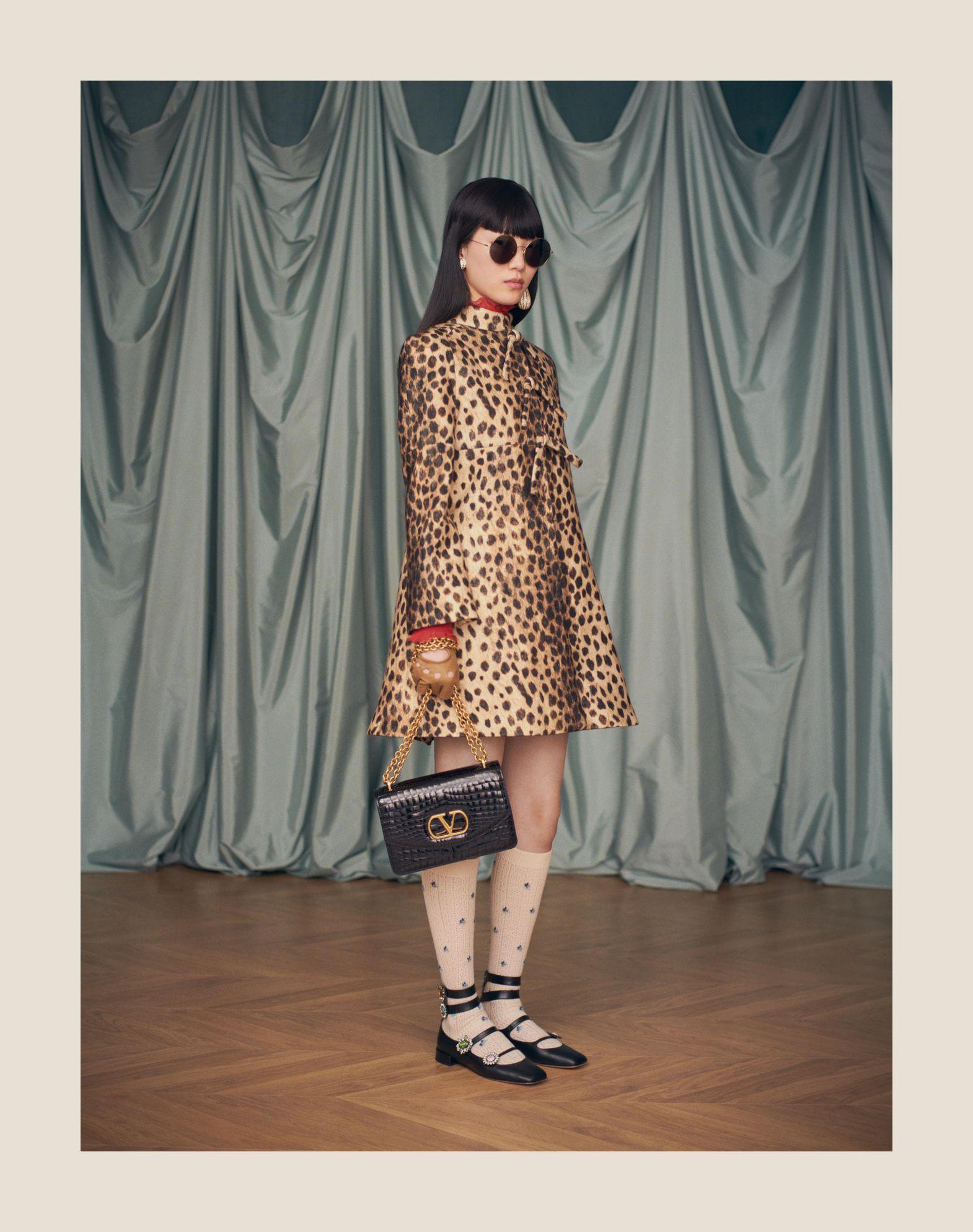 Valentino Garavani Vain Shoulder Bag In Shiny Calfskin Product Image