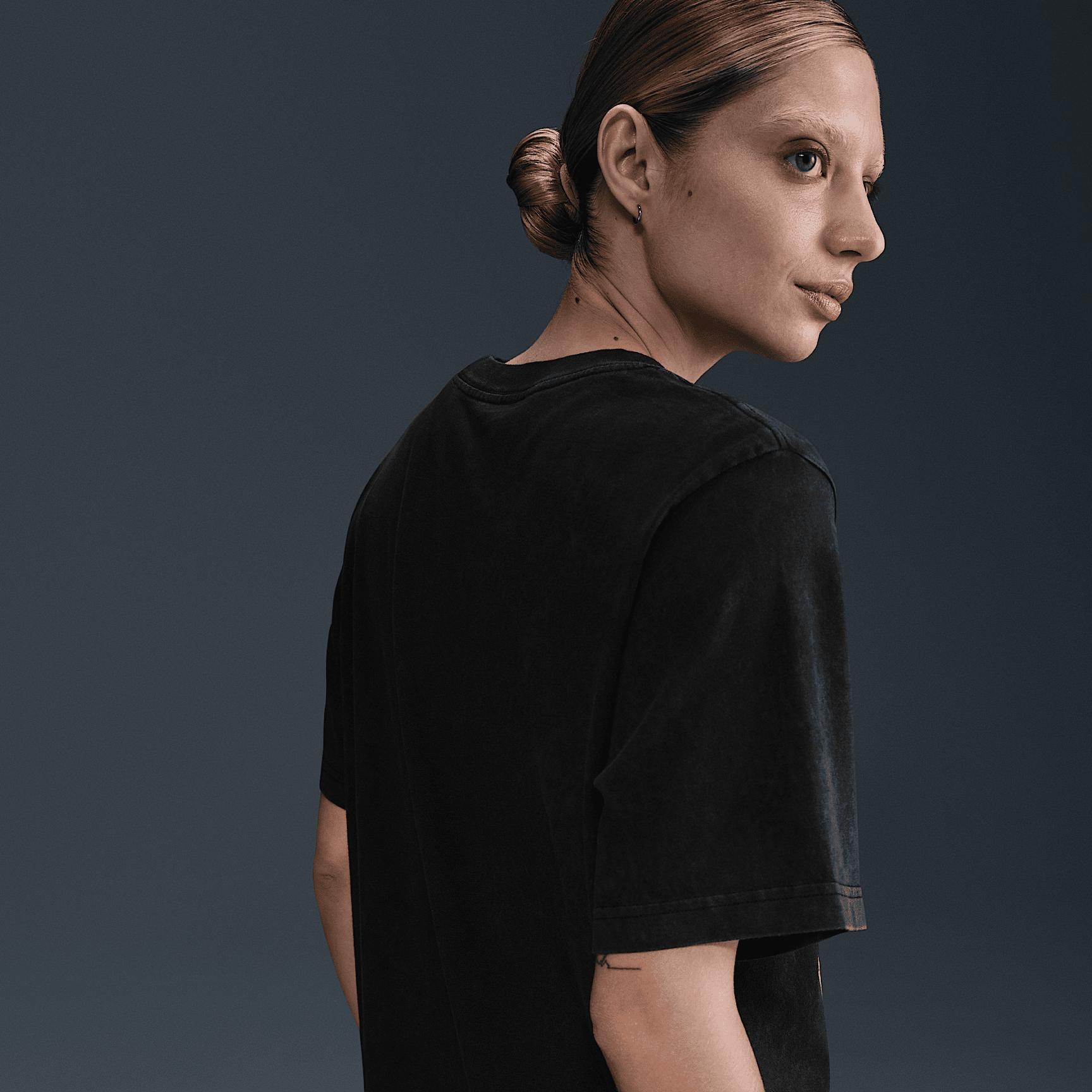 Nike Womens Loose Short-Sleeve Basketball T-Shirt | HJ3798-010 Product Image