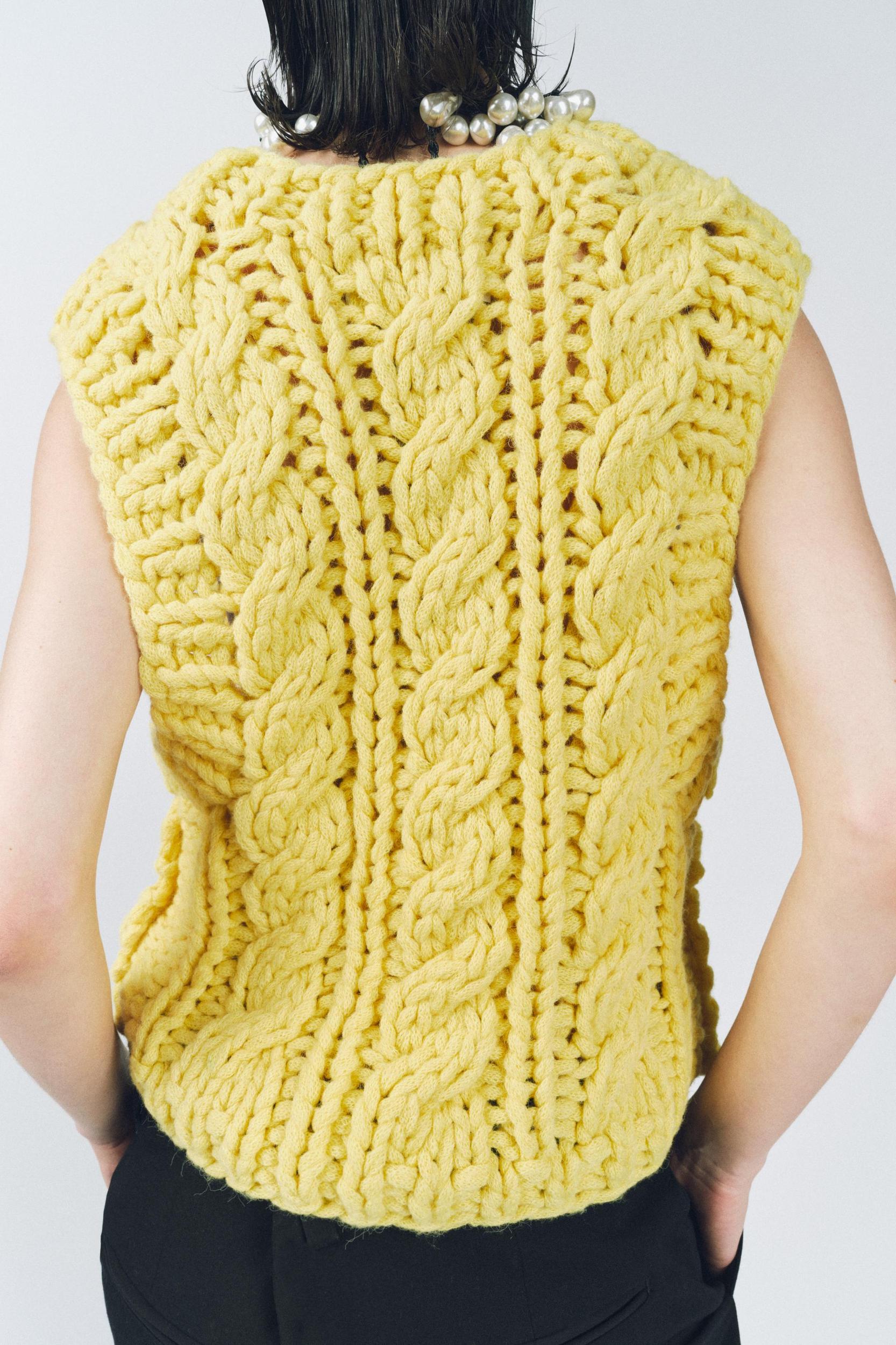CHUNKY KNIT VEST Product Image