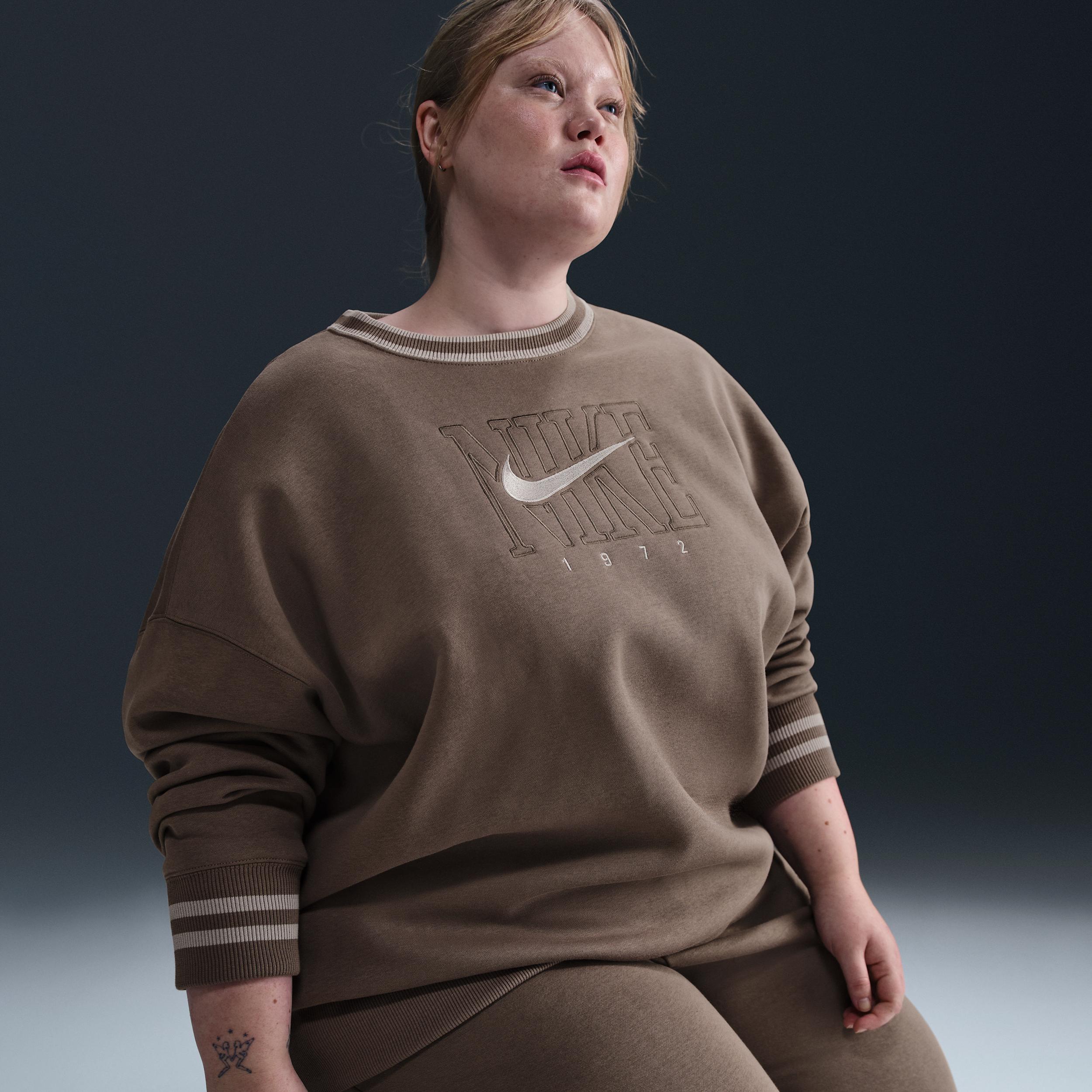 Women's Nike Sportswear Phoenix Fleece Oversized Graphic Crew-Neck Sweatshirt (Plus Size) Product Image
