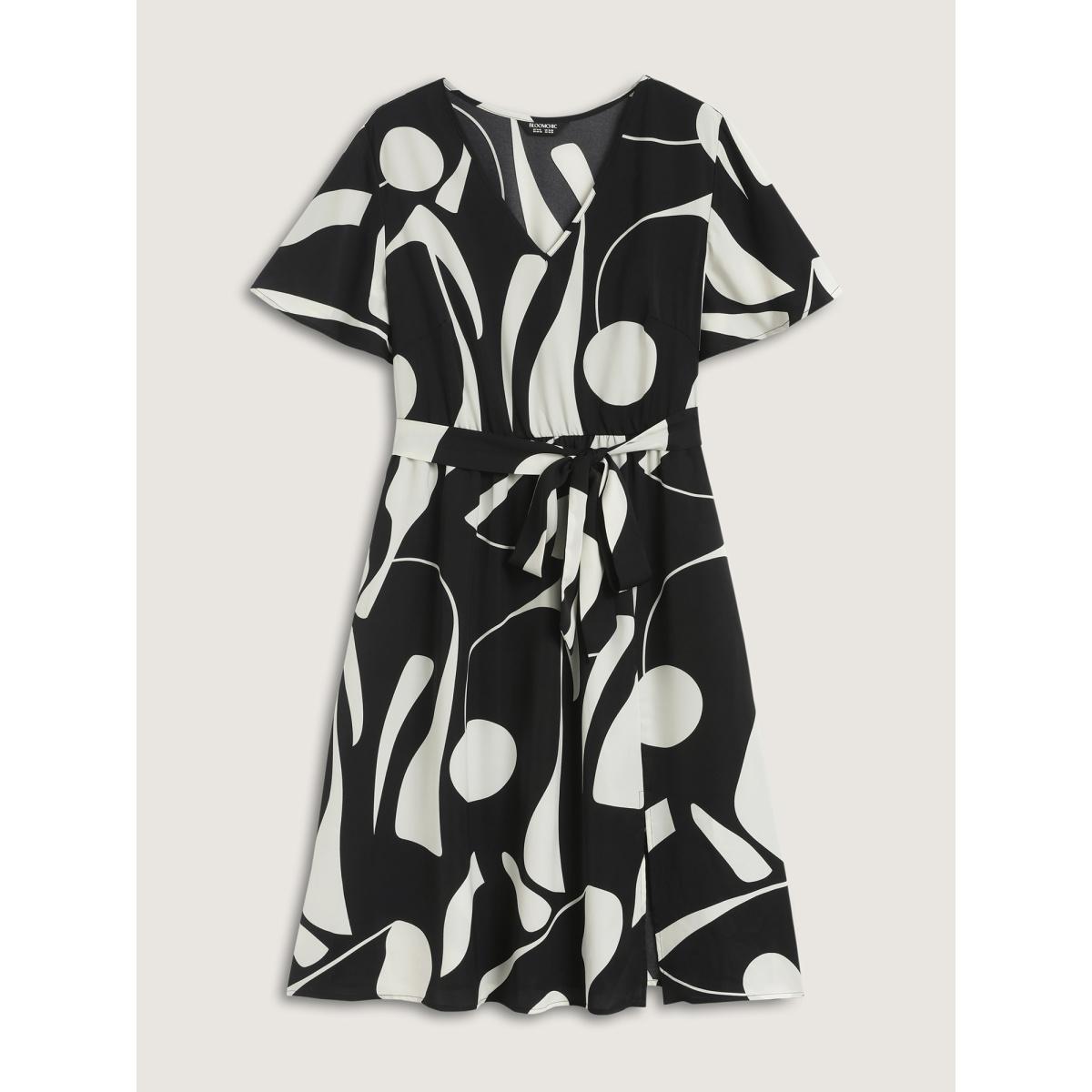 Plus Size Floral Print Belted V-Neck Midi Dress Black Women Belted V-neck Short sleeve Curvy BloomChic 26/4X Product Image
