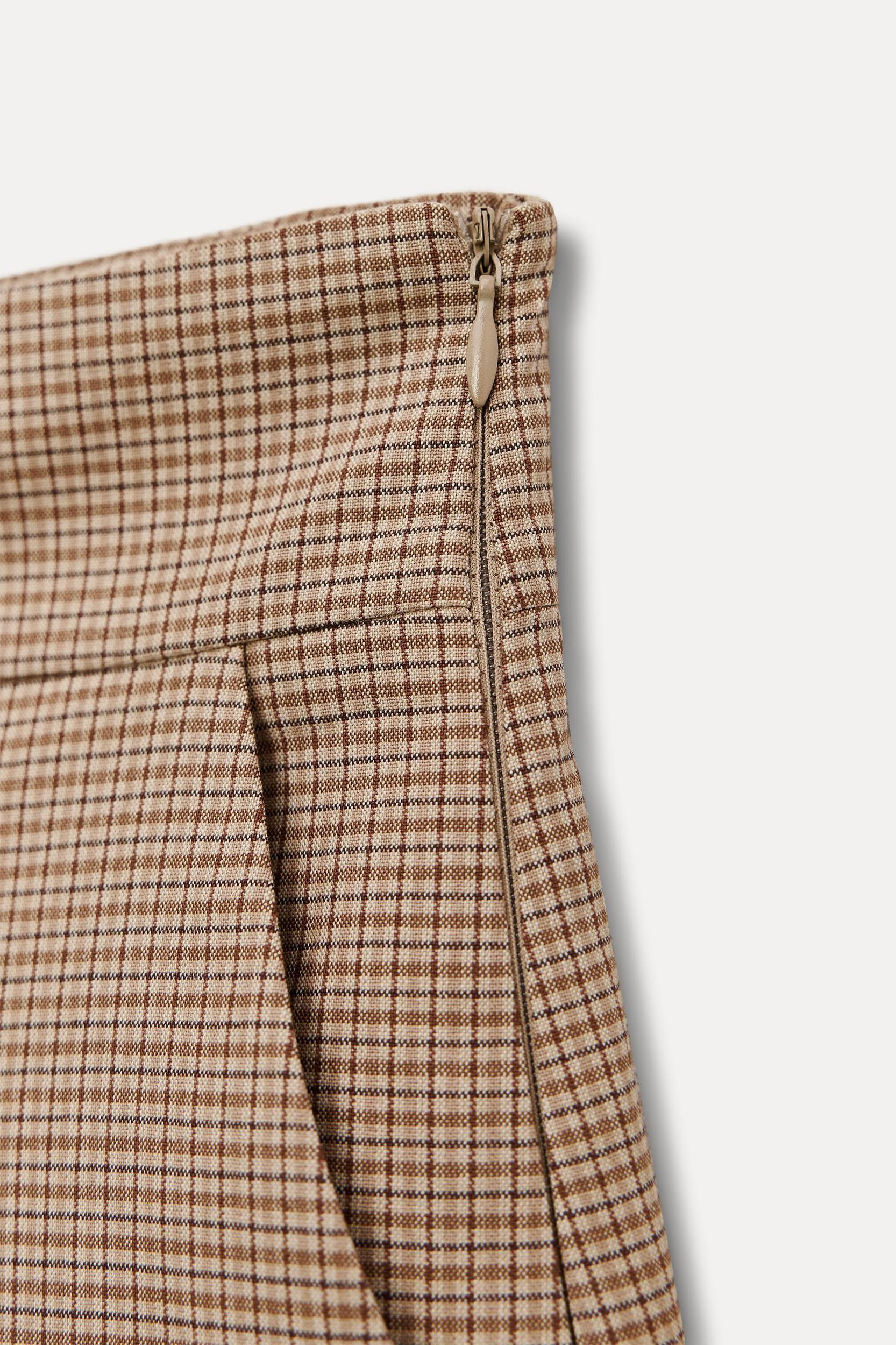 CHECKERED HIGH WAIST SHORTS Product Image