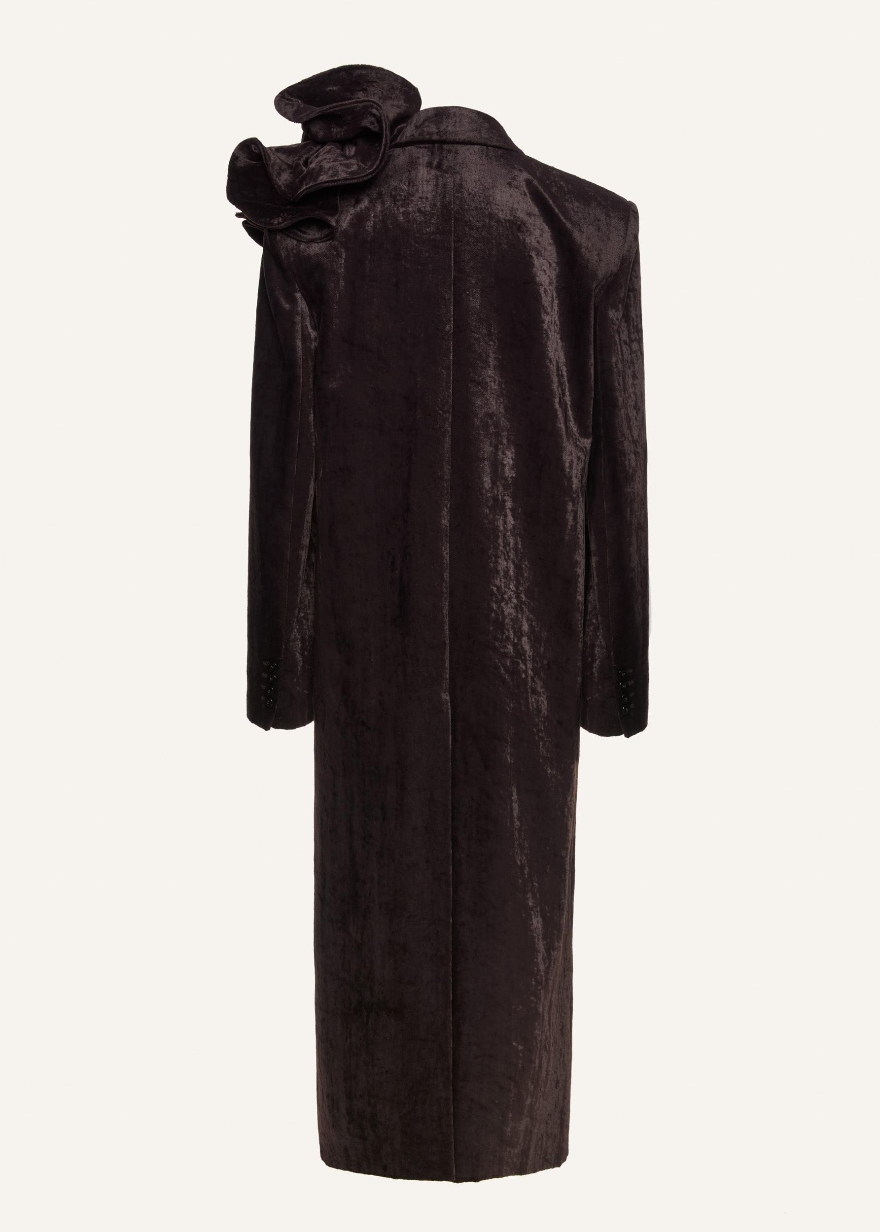 Double-breasted flower brooch coat in brown velvet Product Image