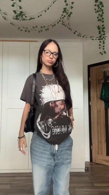 I Am Music Street Portrait Graphic Cotton T-shirt Product Image