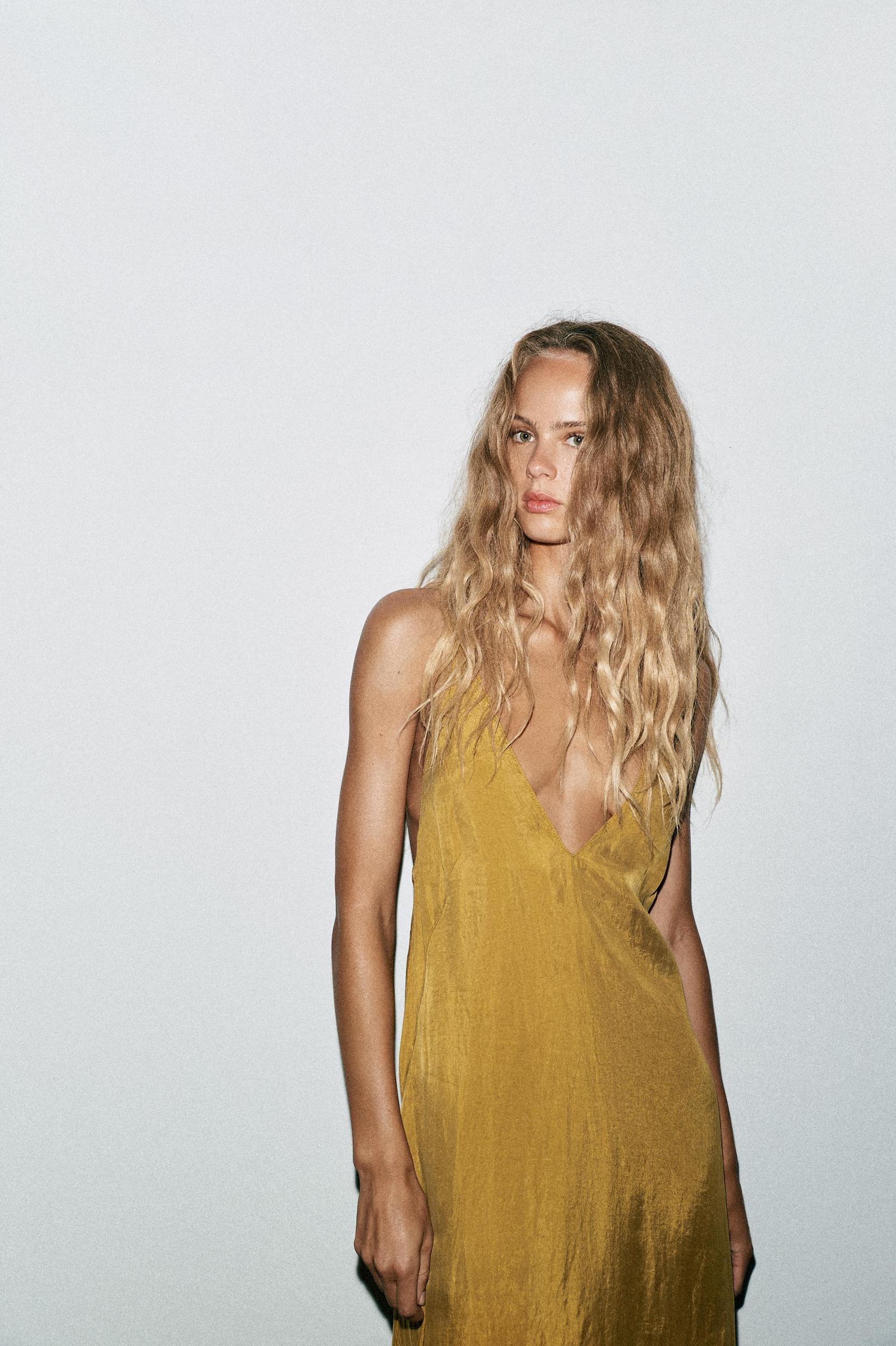 FLOWY MIDI DRESS Product Image