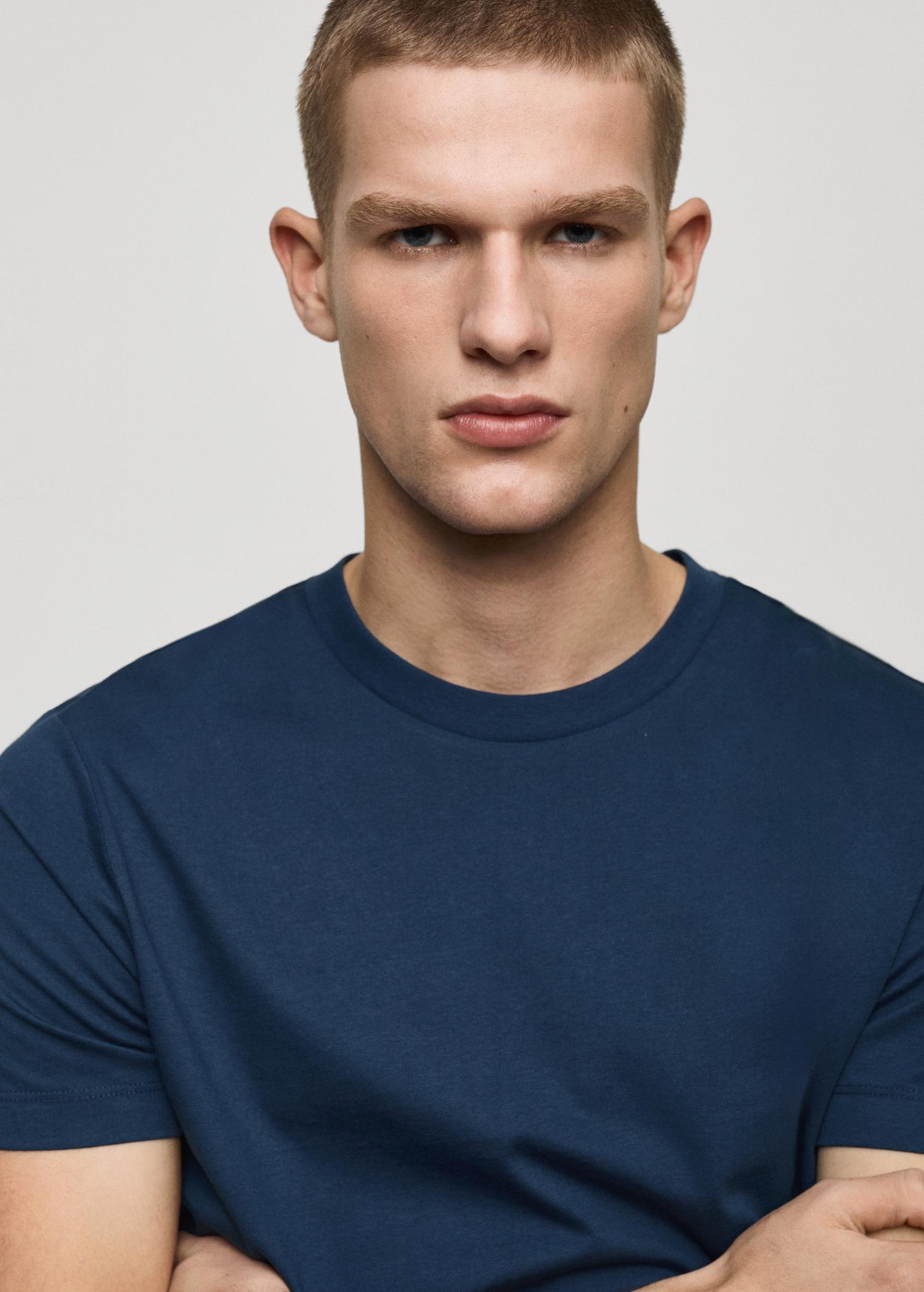 100% cotton slim-fit t-shirt - Men | MANGO USA Product Image