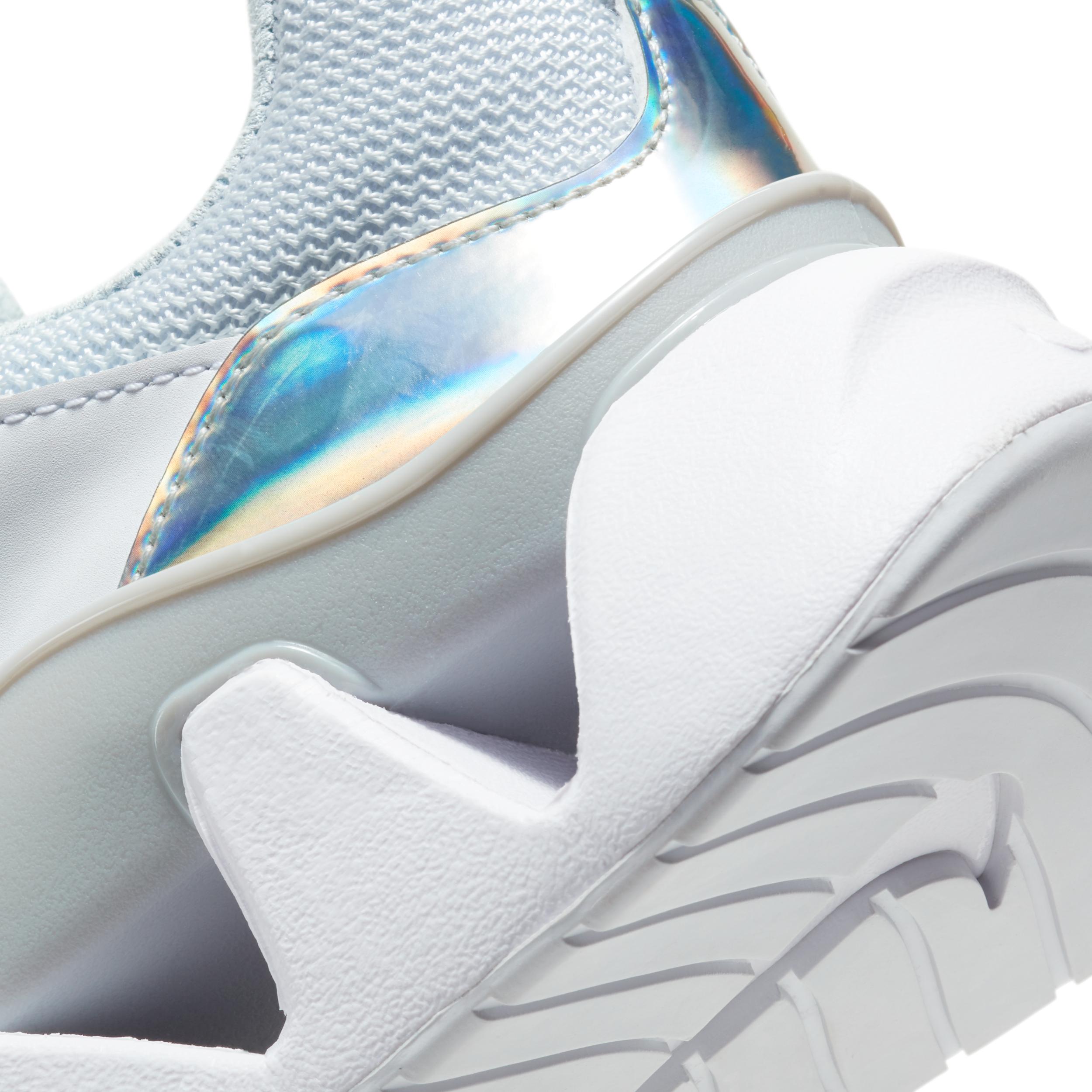 Nike Womens RYZ 365 Shoes | DC8156-100 Product Image