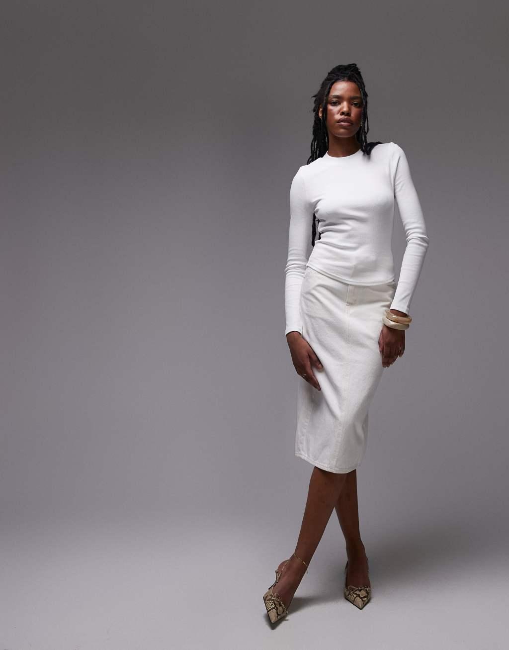 Levi's high rise midi skirt with back slit in white Product Image