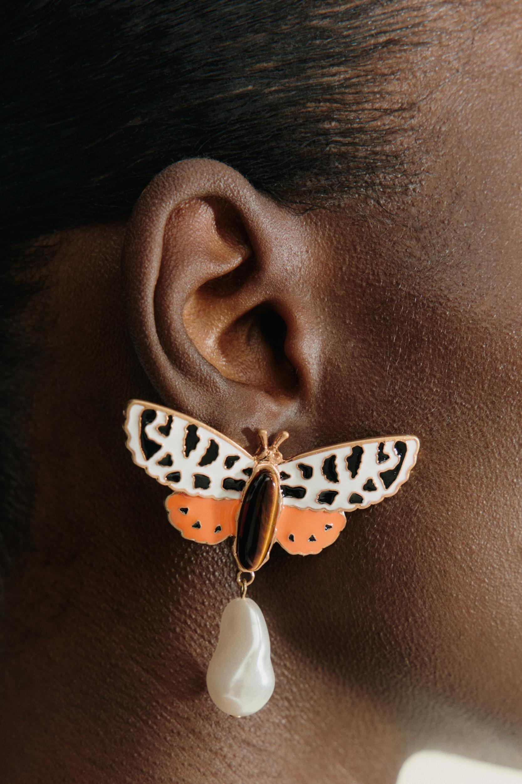 BUTTERFLY PEARL EARRINGS Product Image