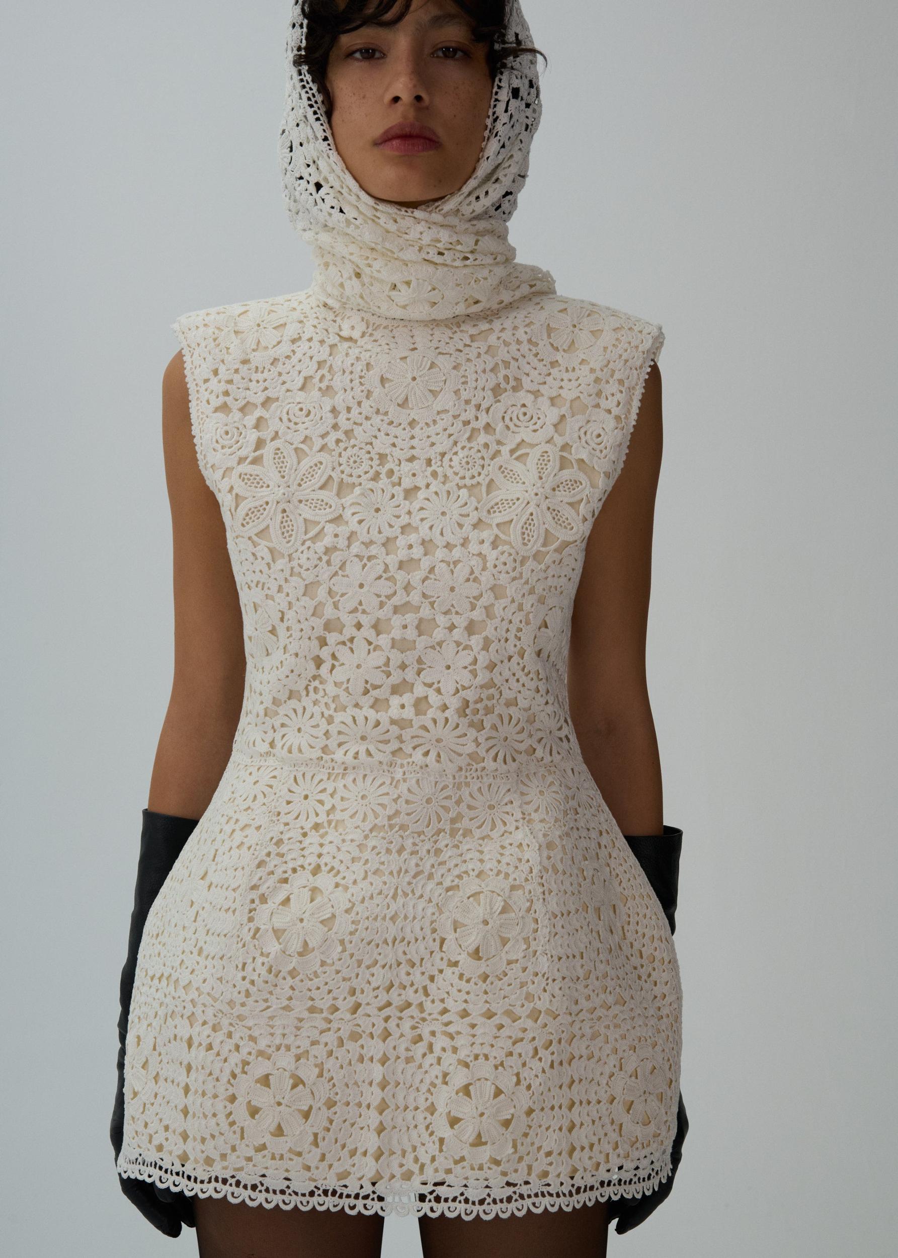 Crochet scarf in cream Product Image