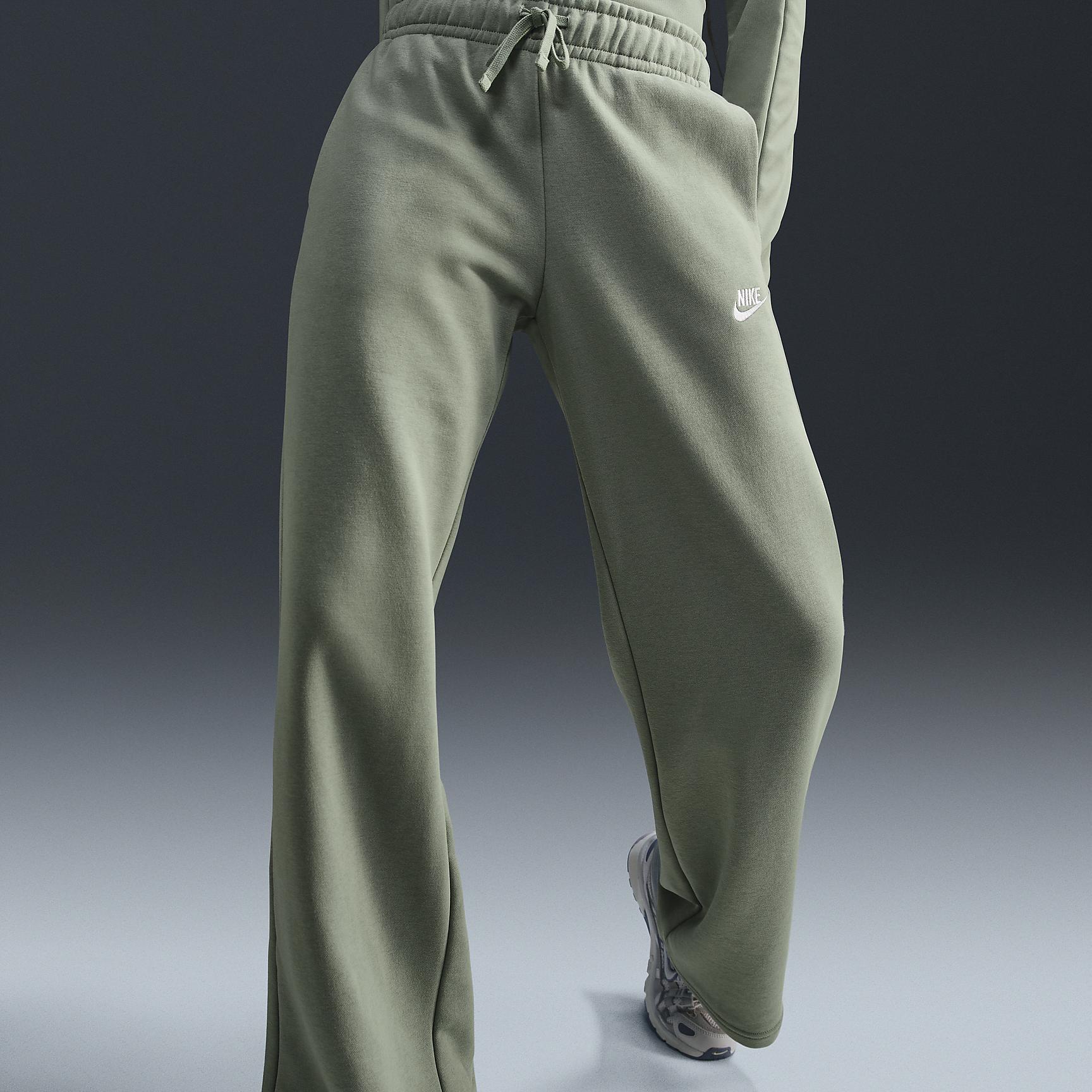 Women's Nike Sportswear Club Fleece Mid-Rise Wide-Leg Sweatpants Product Image