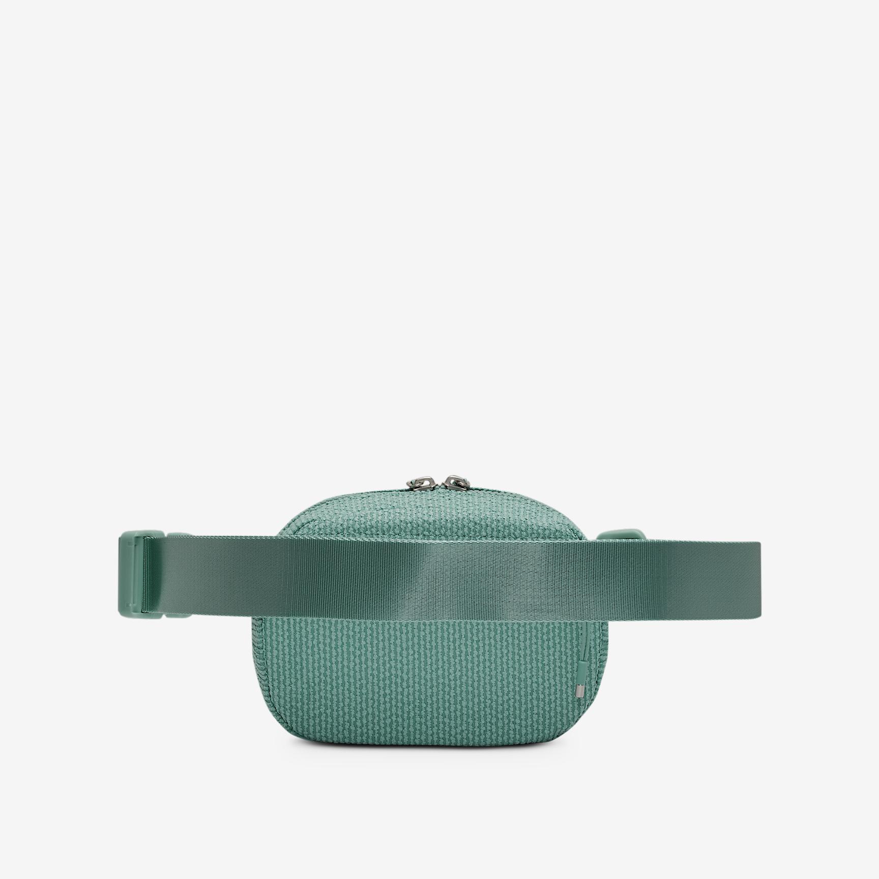 Nike Unisex Aura Crossbody Bag (2L) | HV6626-017 Product Image