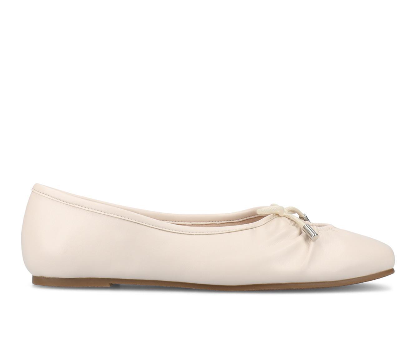 Women's Journee Collection Callee Flats Product Image