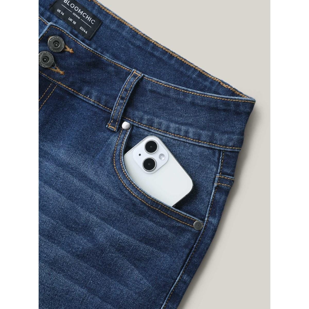 Plus Size Classic Straight-Leg Denim Shorts Women Midblue Medium stretch Casual Slanted pocket Leisure Denim Shorts BloomChic 22/3X Product Image