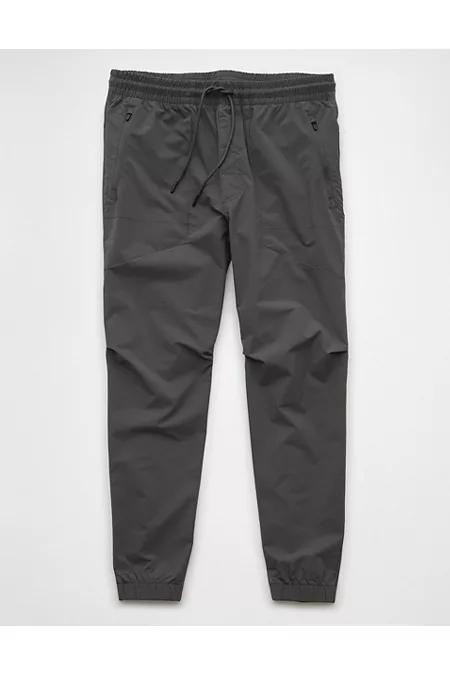 AE 24/7 Tech Jogger Men's Product Image