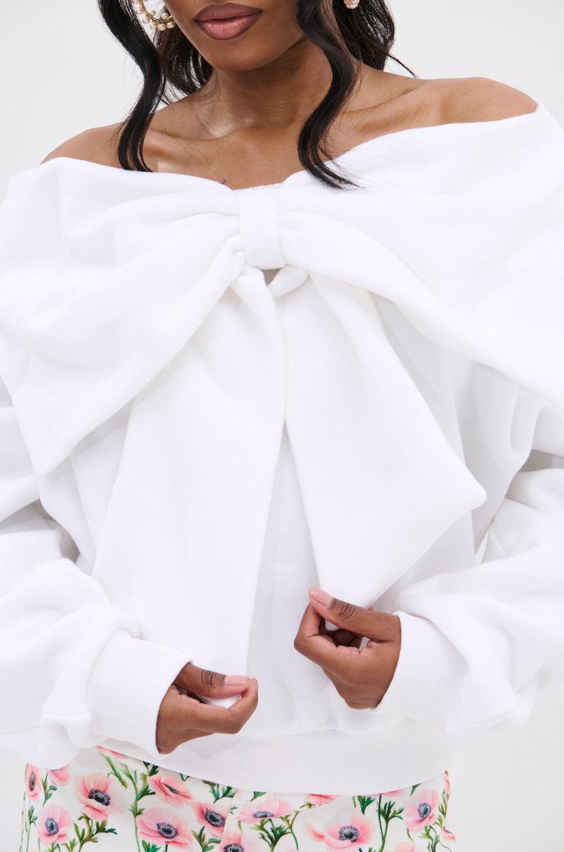 THE BEST BOW SWEATER Product Image