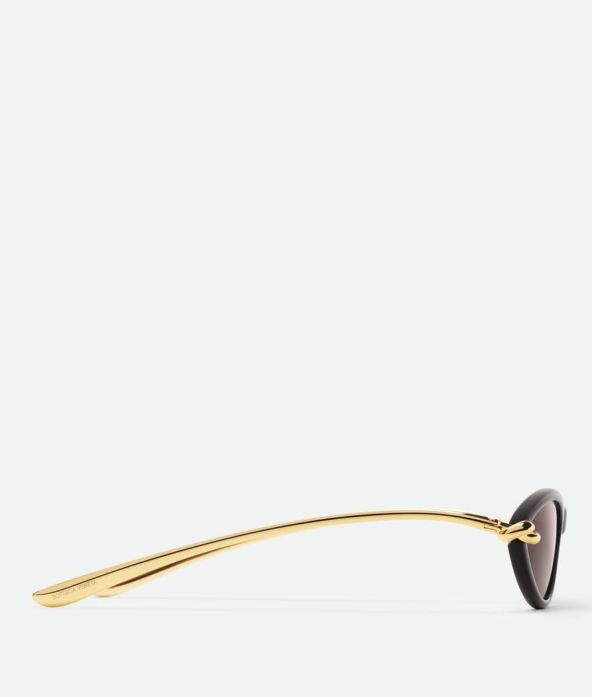 Knot Cat Eye Sunglasses in Black/gold/grey Product Image