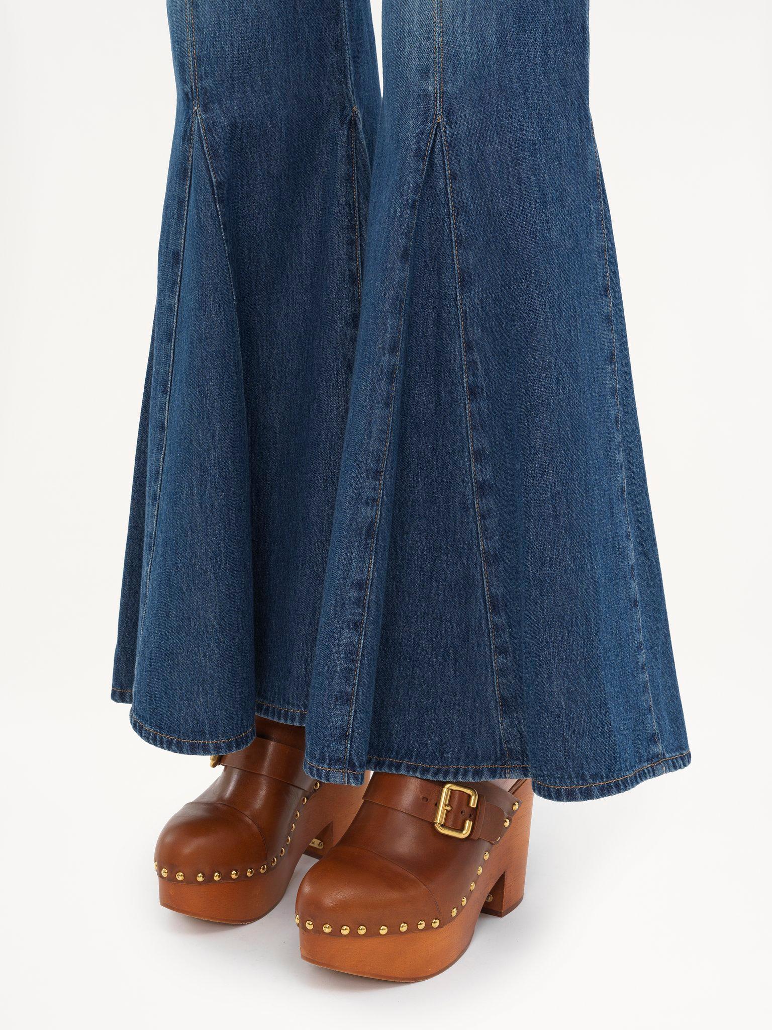 Fluid flare jeans in denim Product Image