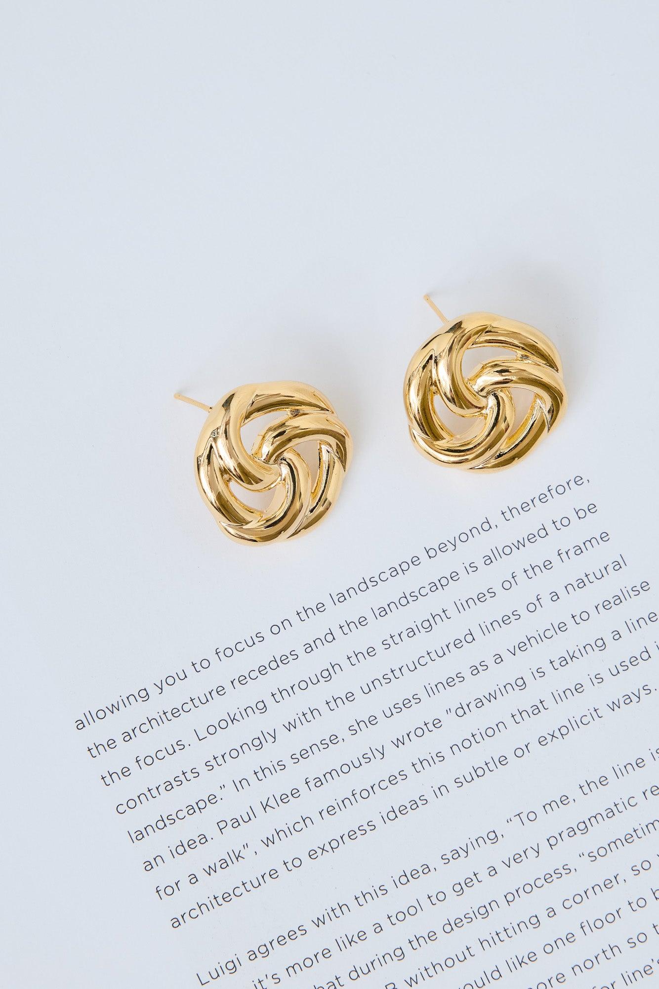 Exotic Touch Earrings Gold Product Image