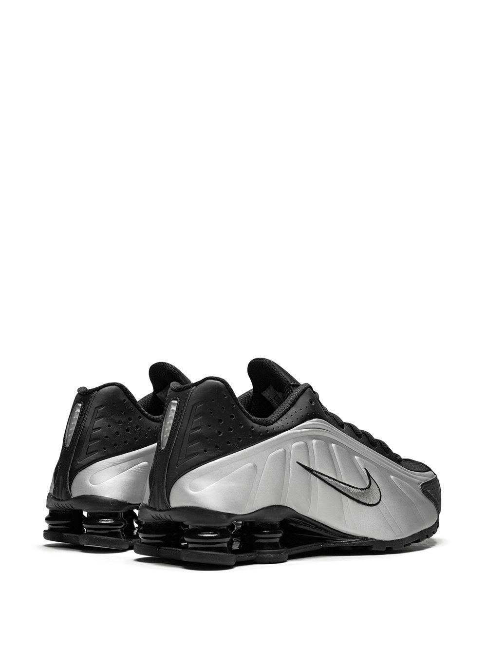 Shox R4 sneakers Product Image