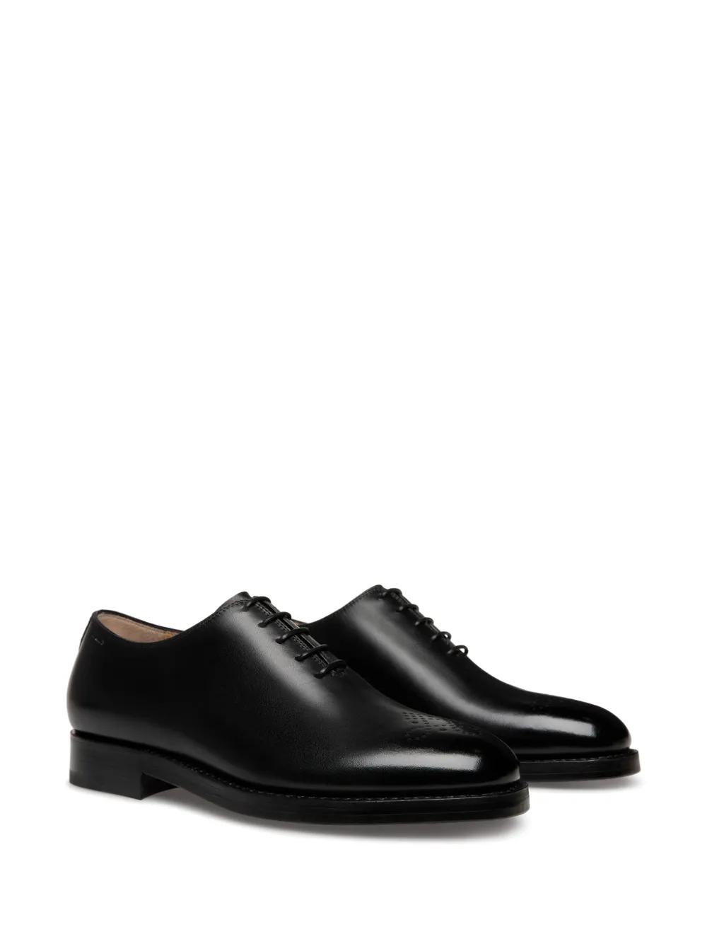 lace-up leather oxford shoes Product Image