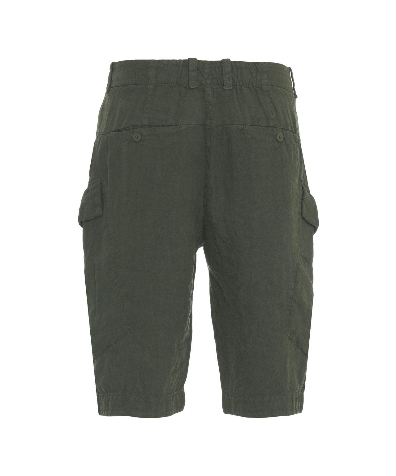 Cargo shorts in linen Product Image