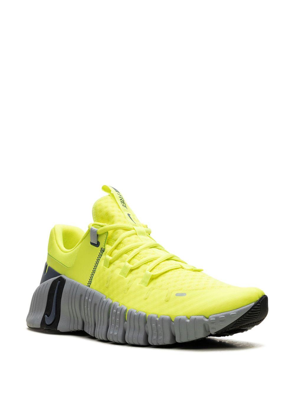 Free Metcon 5 "Volt/Wolf Grey" sneakers Product Image