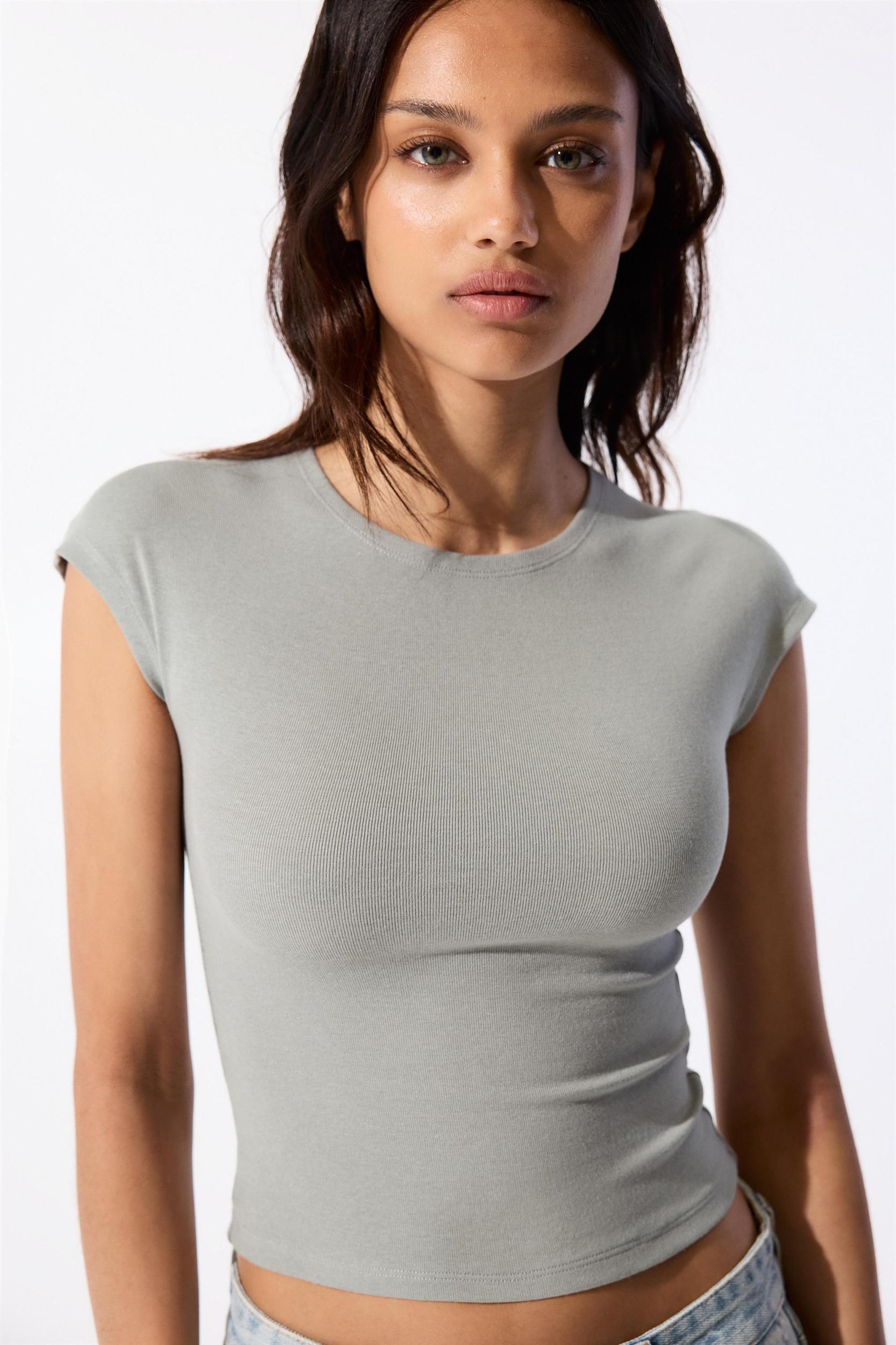 Fitted T-shirt with whole sleeves Product Image