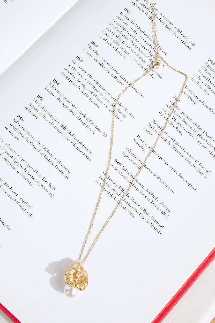 Flower Friend Necklace Gold Product Image