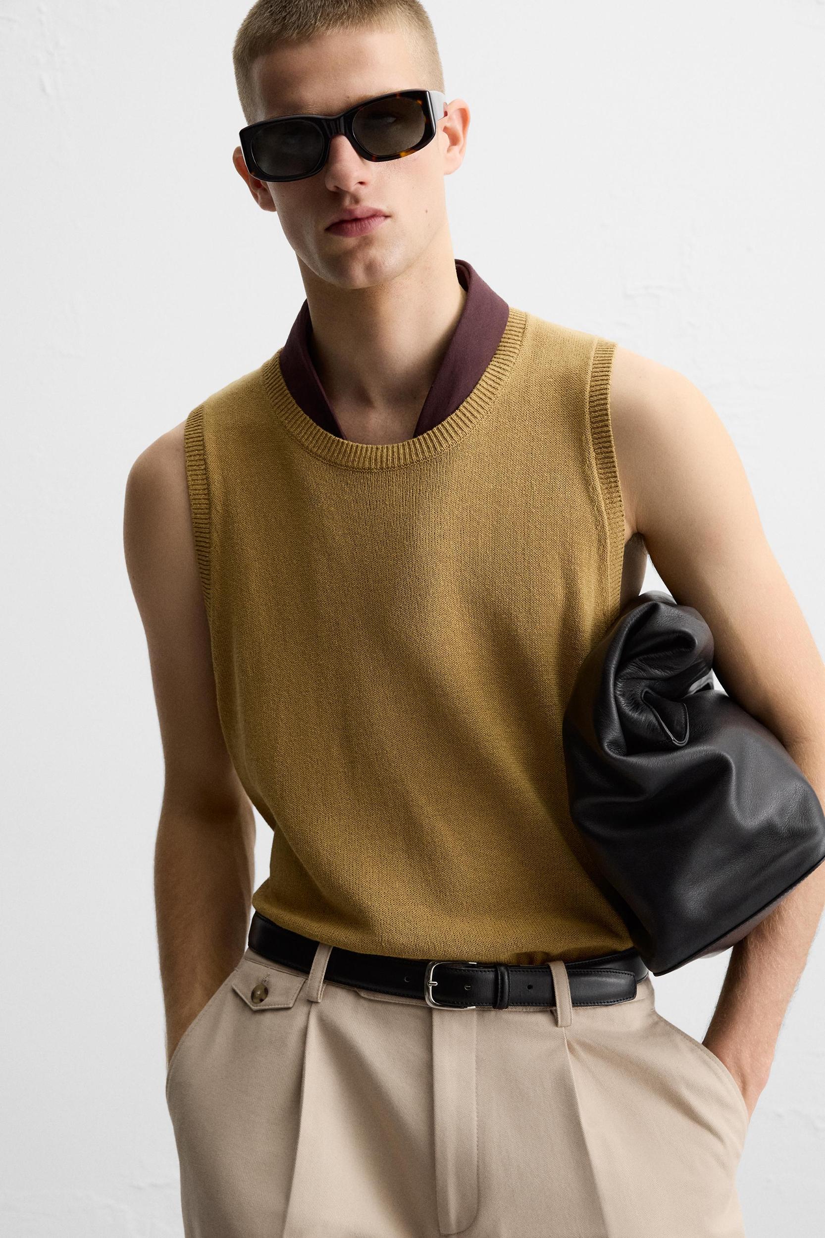 KNIT VEST Product Image