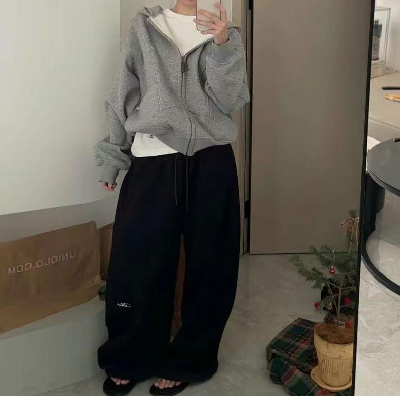 Low Waist Embroidered Loose-Fit Wide-Leg Sweatpants Product Image
