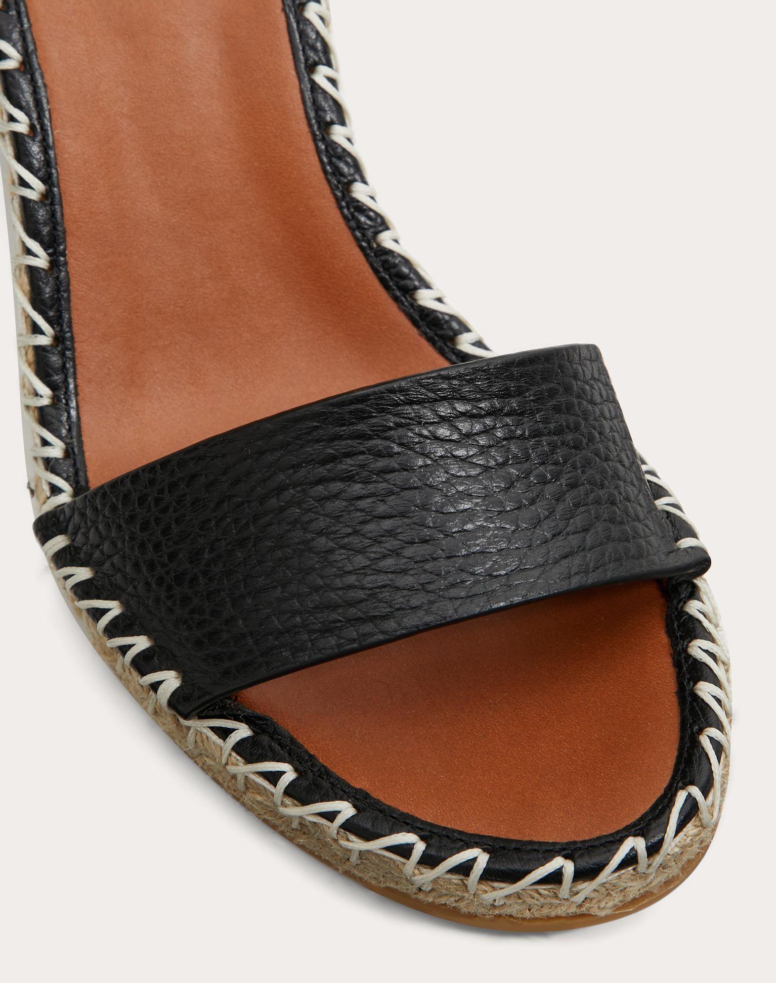 DOUBLE ROCKSTUD GRAINY CALFSKIN WEDGE SANDAL 105 MM Product Image