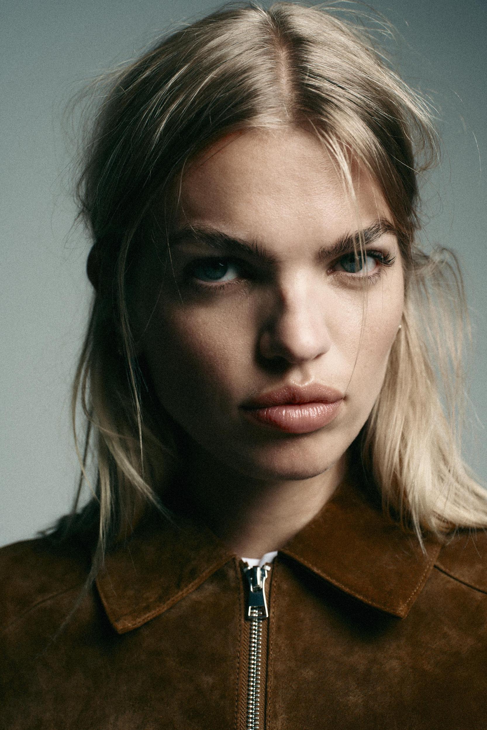 100% LEATHER SHORT JACKET Product Image