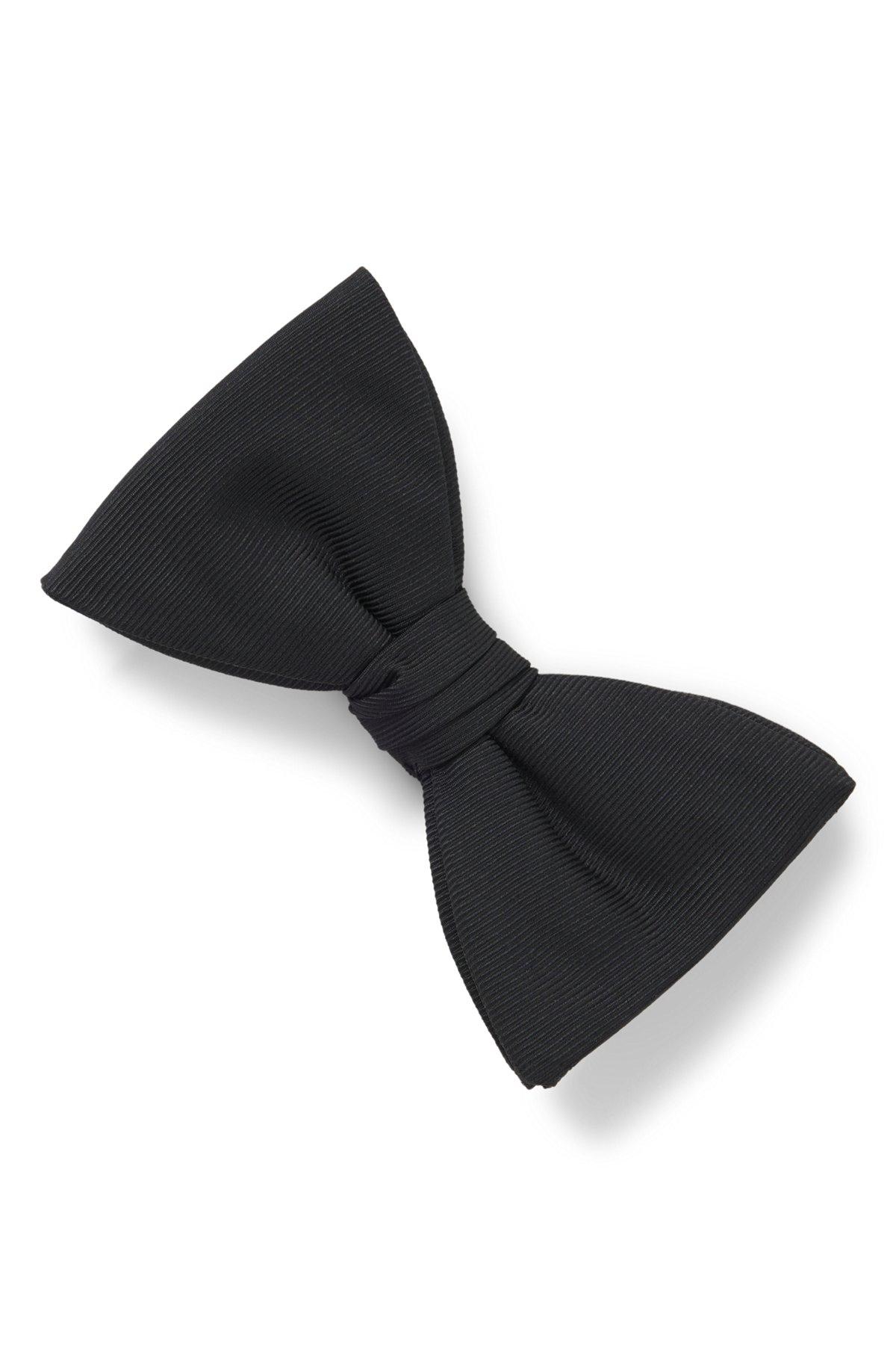 Pre-tied bow tie in a silk blend Product Image