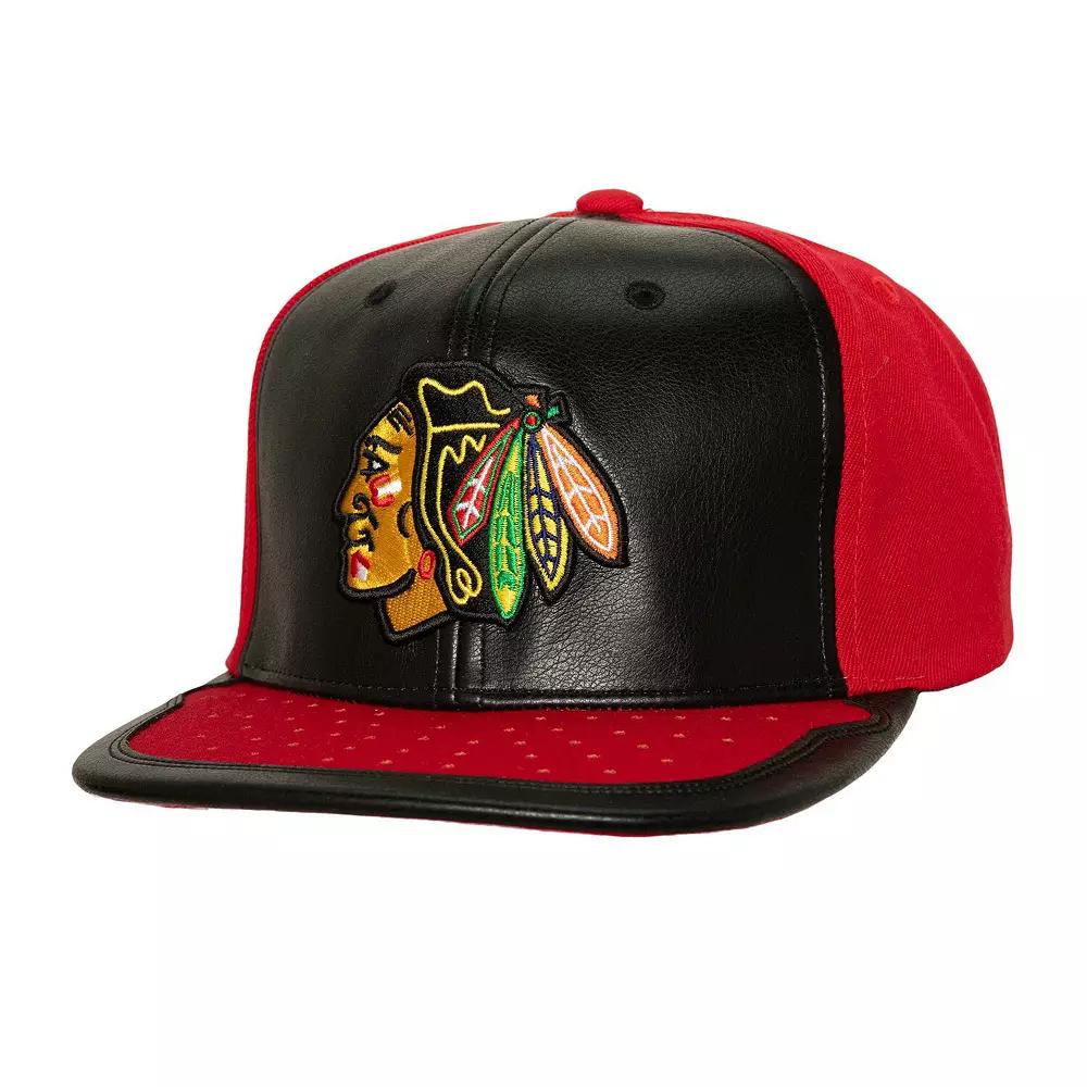 Men's Mitchell & Ness Black/Red Chicago Blackhawks Day One Snapback Hat Product Image