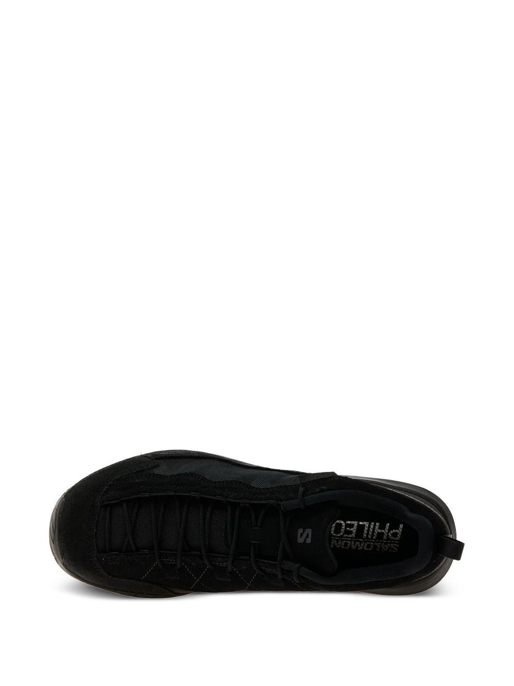 low-top sneakers Product Image
