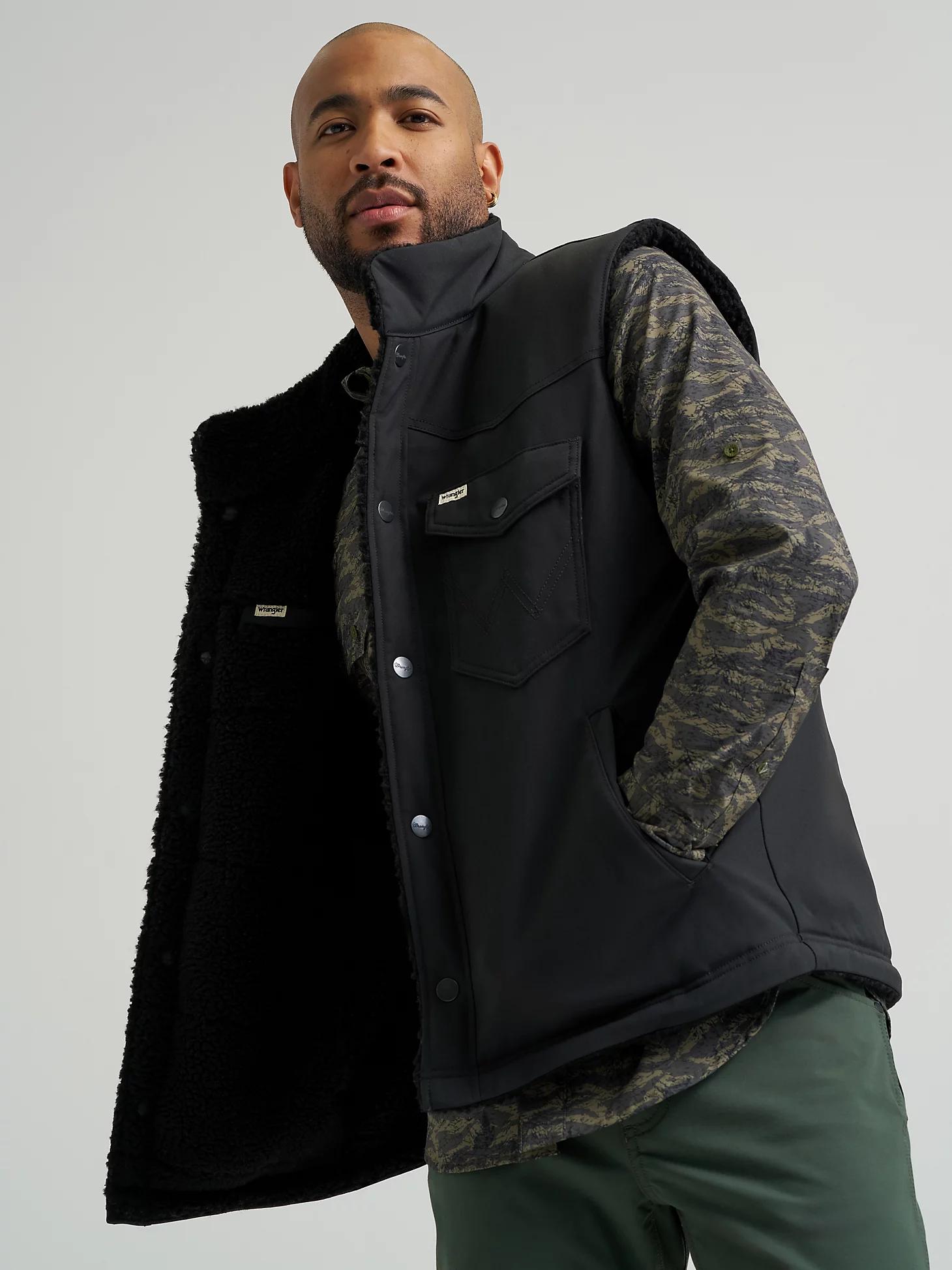 Wrangler All Terrain Gear Men's Tech Range Reversible Vest in Jet Product Image