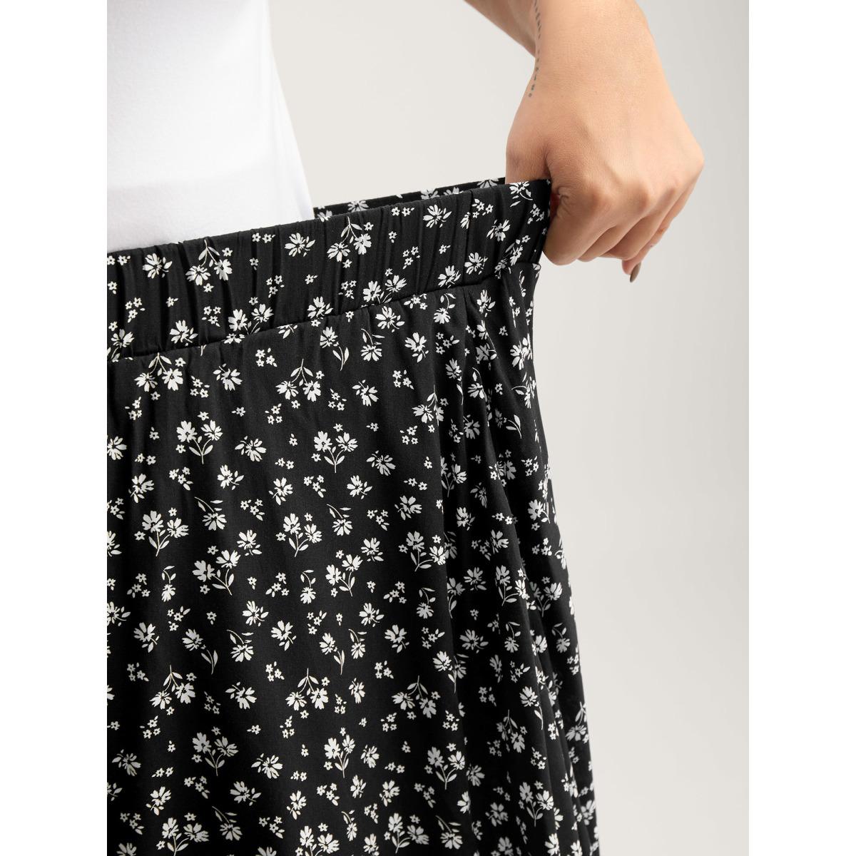 Plus Size Ditsy Floral Print Stretchy Waist Skirt Women BlackFlower Loose No stretch Side seam pocket Everyday-Casual Skirts BloomChic 28/5X Product Image