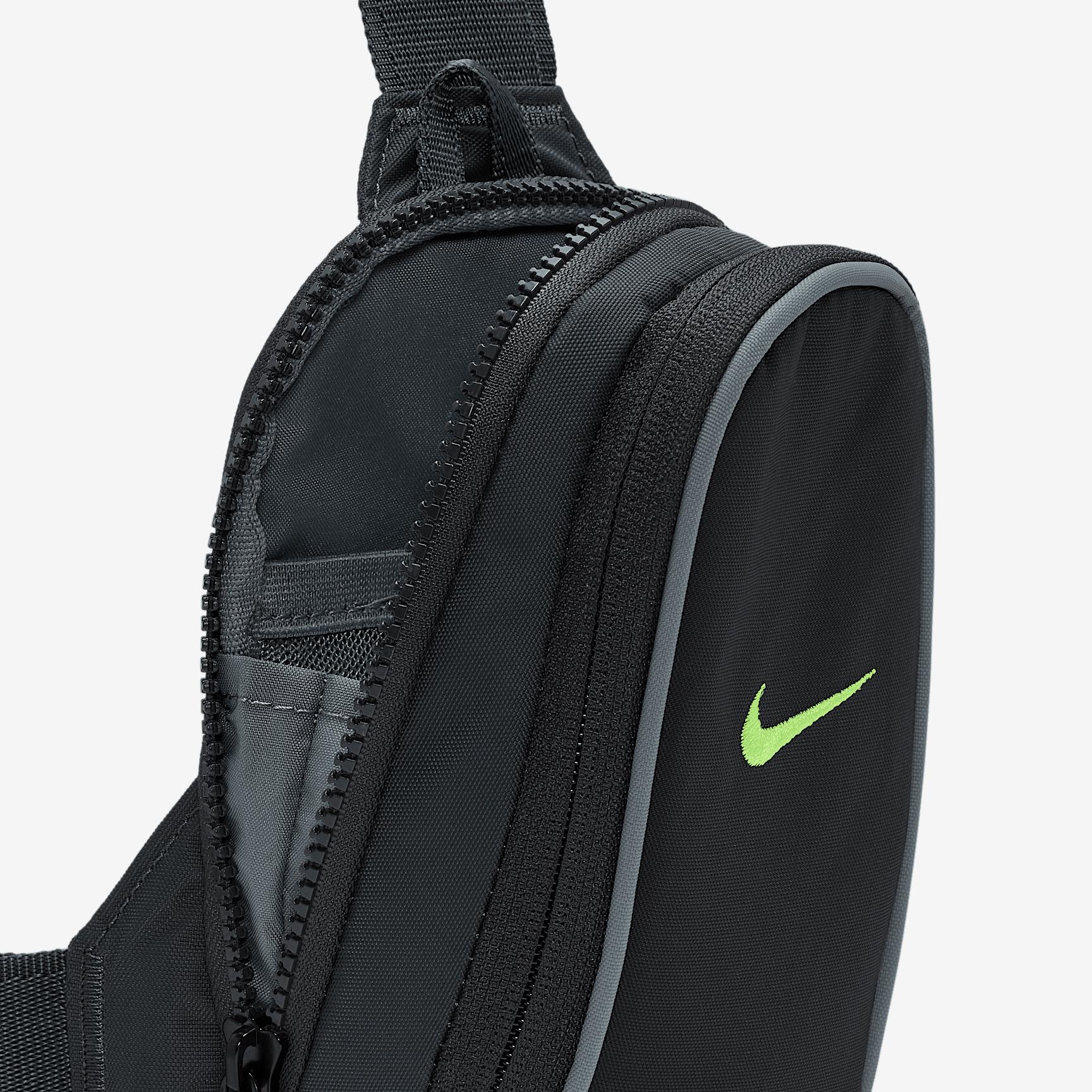 Nike Sportswear Essentials Crossbody Bag (1L) Product Image