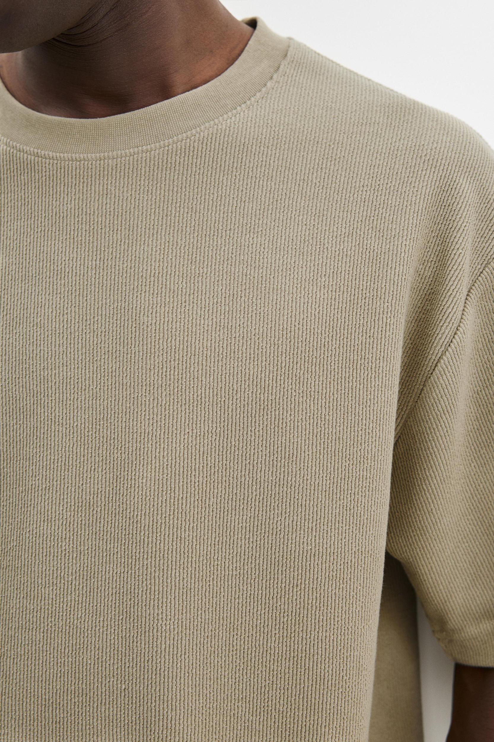 Textured short sleeve sweatshirt Product Image