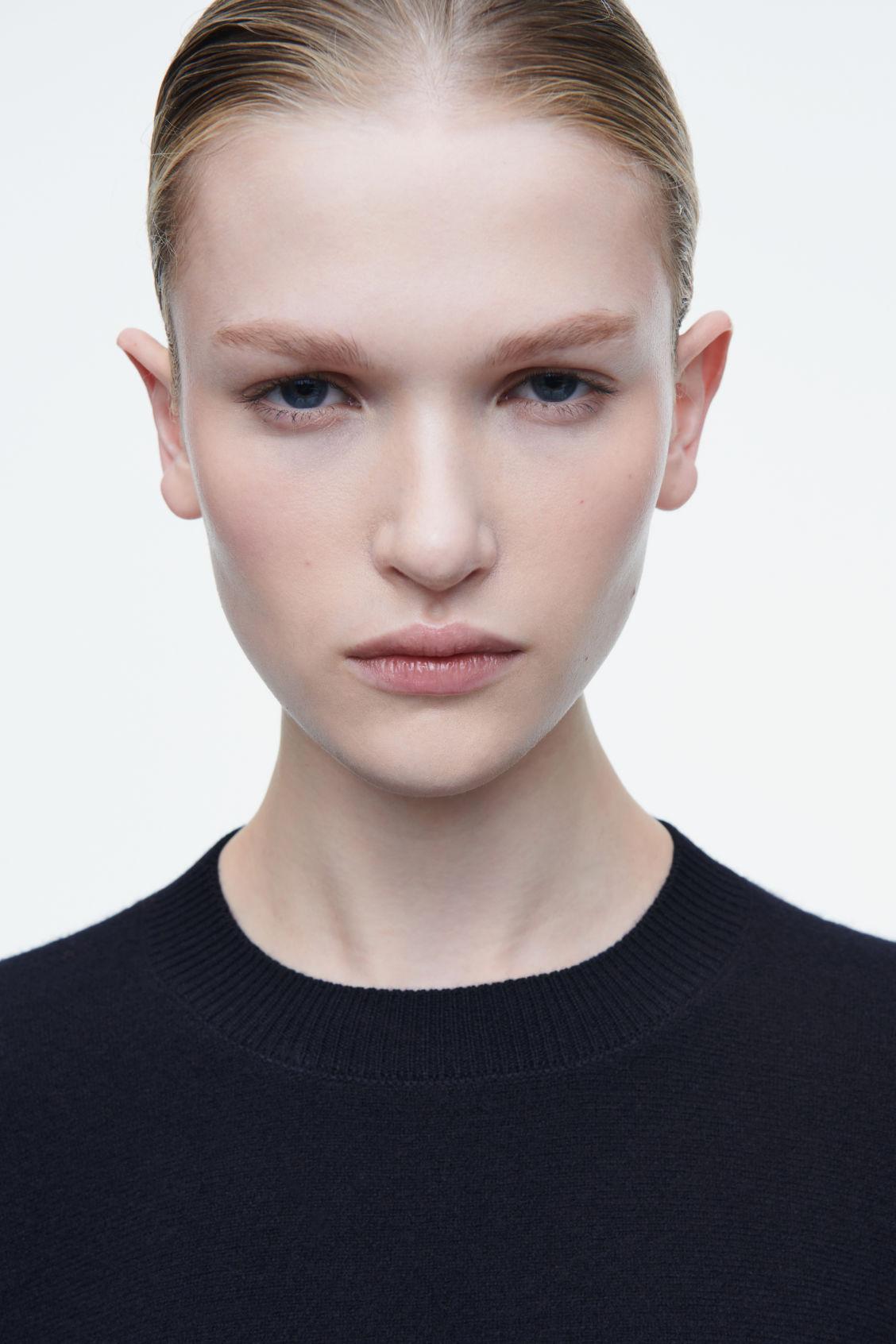 ROUNDED DOUBLE-FACED WOOL SWEATER Product Image