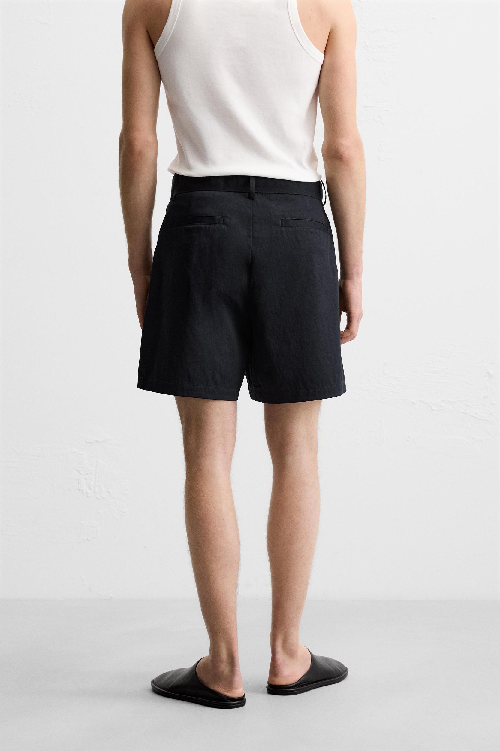 PLEATED BELT BERMUDA SHORTS Product Image