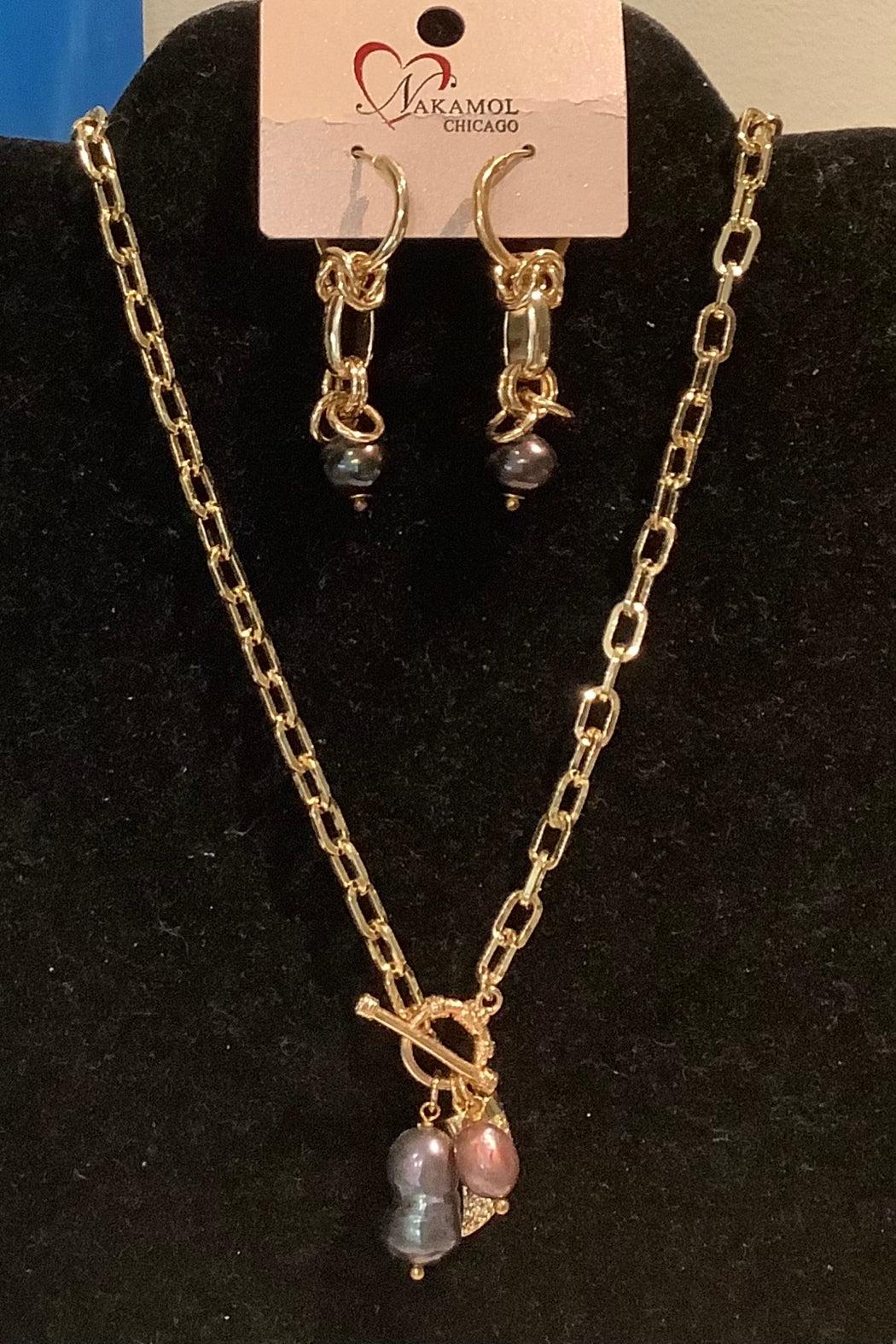 Pearl Dangle Earrings Product Image