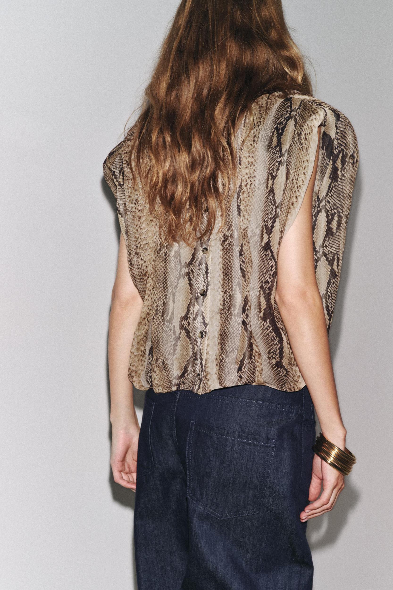 ANIMAL PRINT SHOULDER PAD BLOUSE ZW COLLECTION Product Image