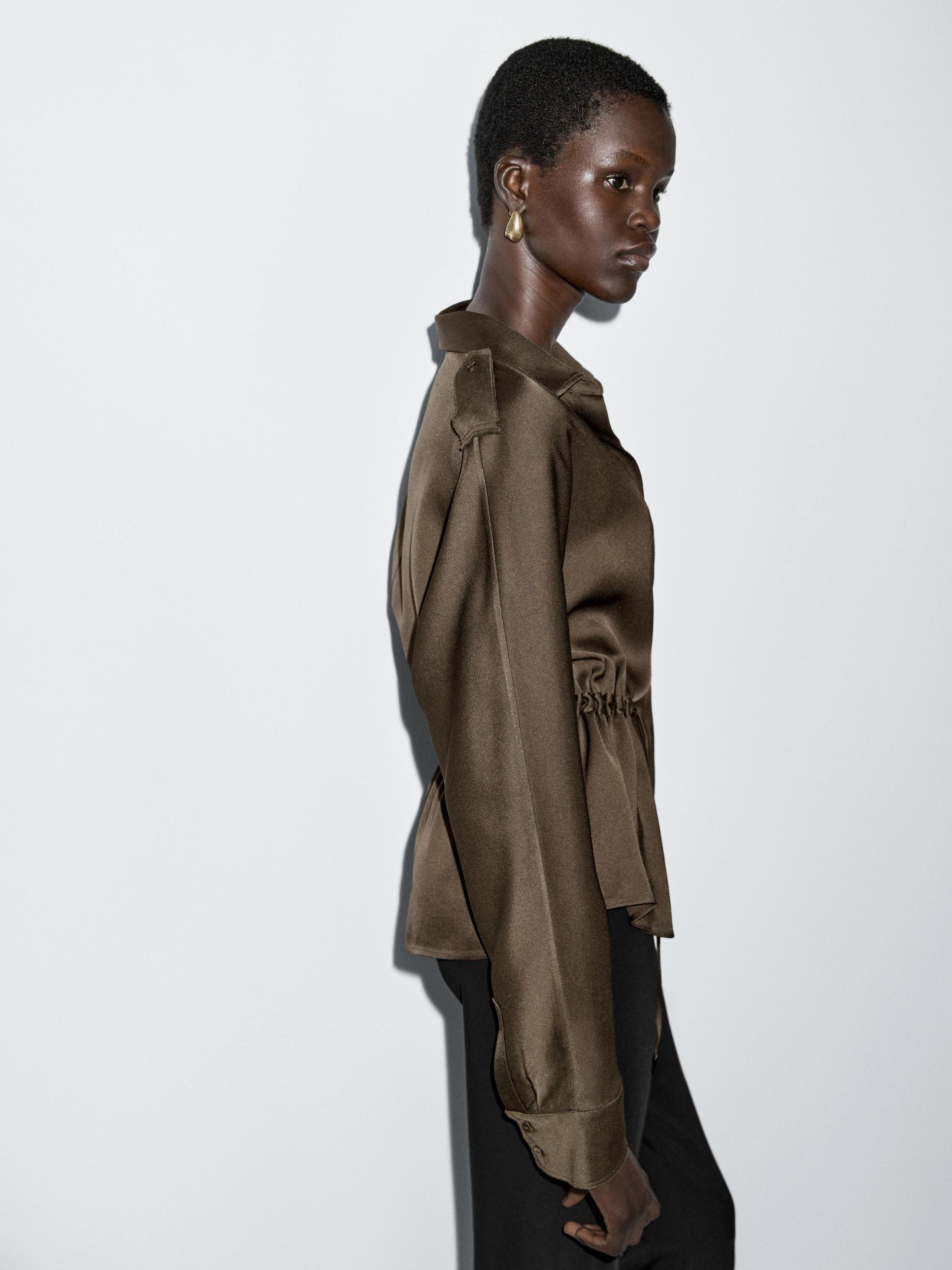 Flowing shirt with waist detail Product Image