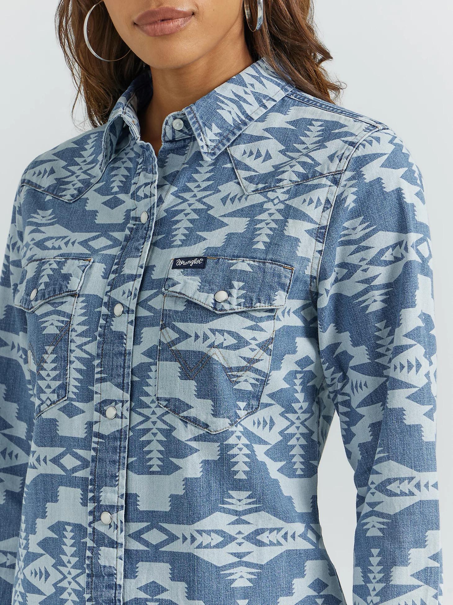 Women's Geometric Cowboy Snap Shirt in Light Wash Product Image