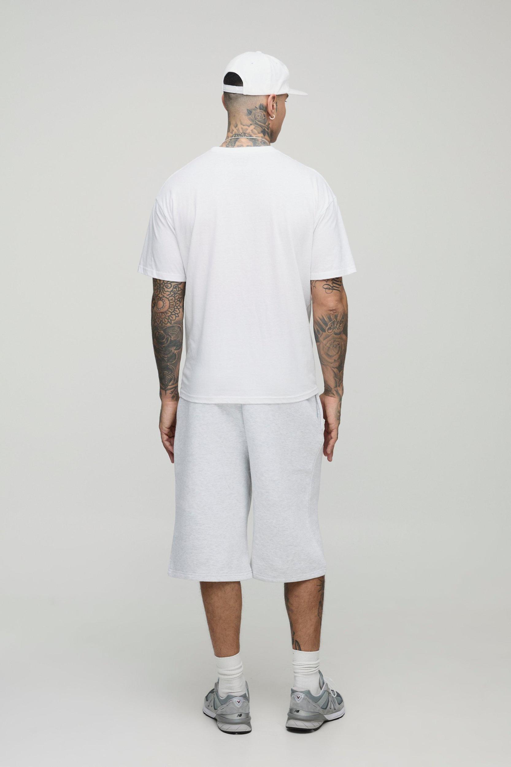 Tall Oversized Elvis Presley License Print T-Shirt | boohooMAN USA Product Image