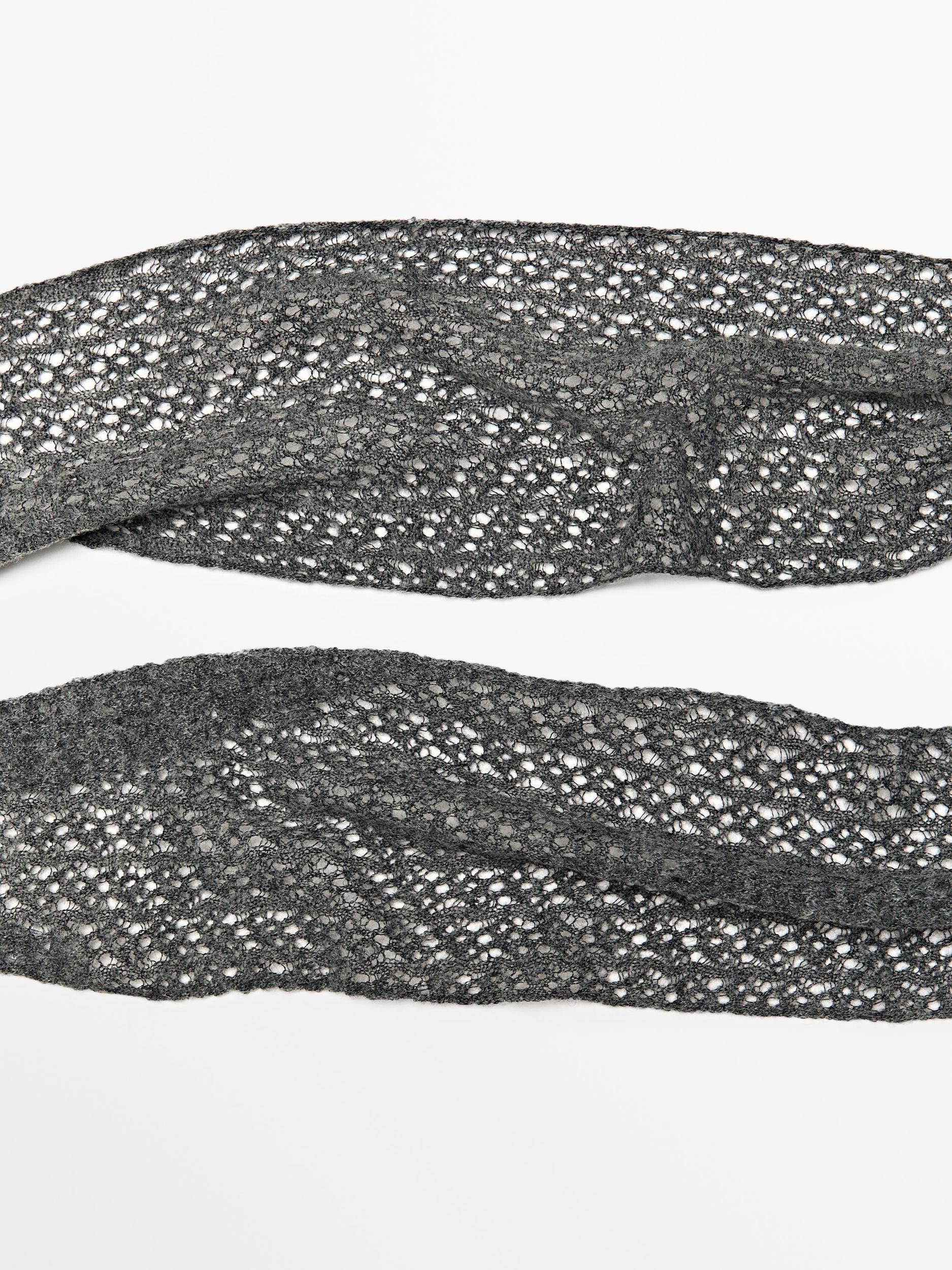 Knit neck scarf Product Image