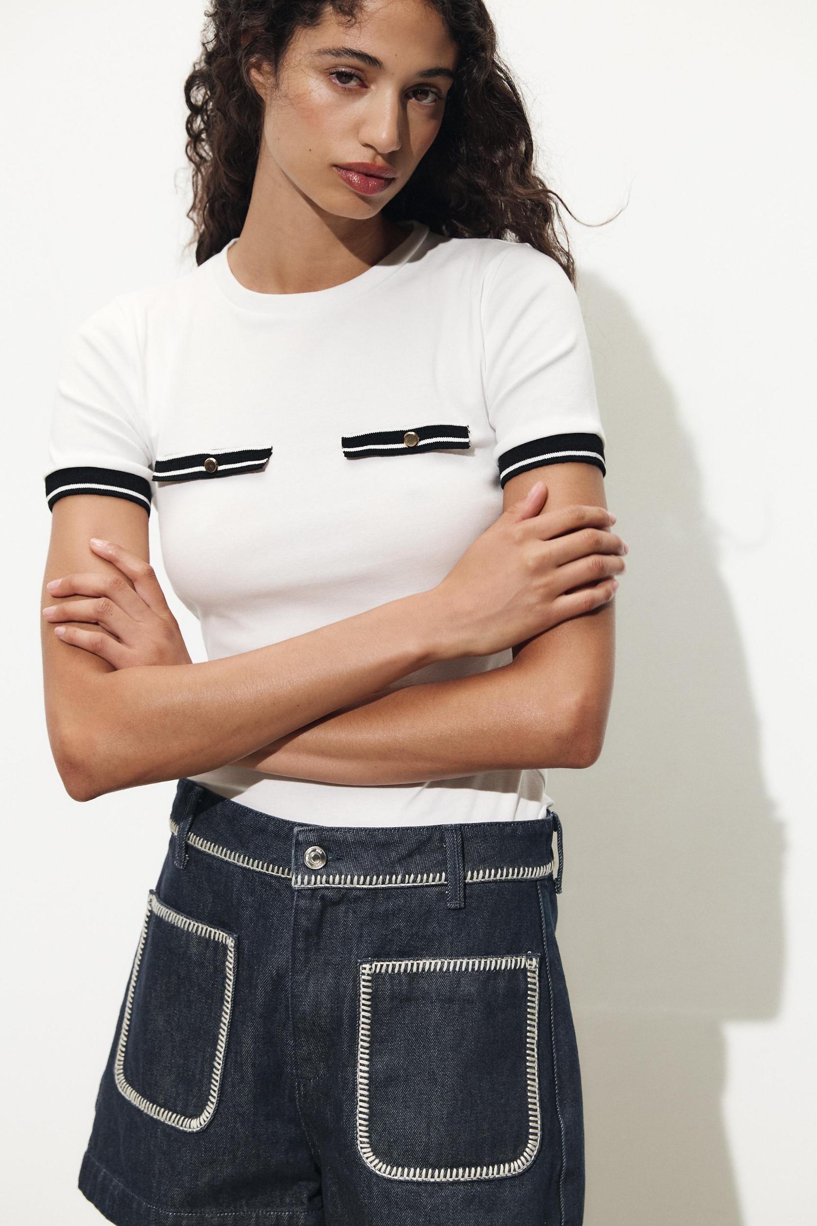 CONTRAST TRIM T-SHIRT Product Image